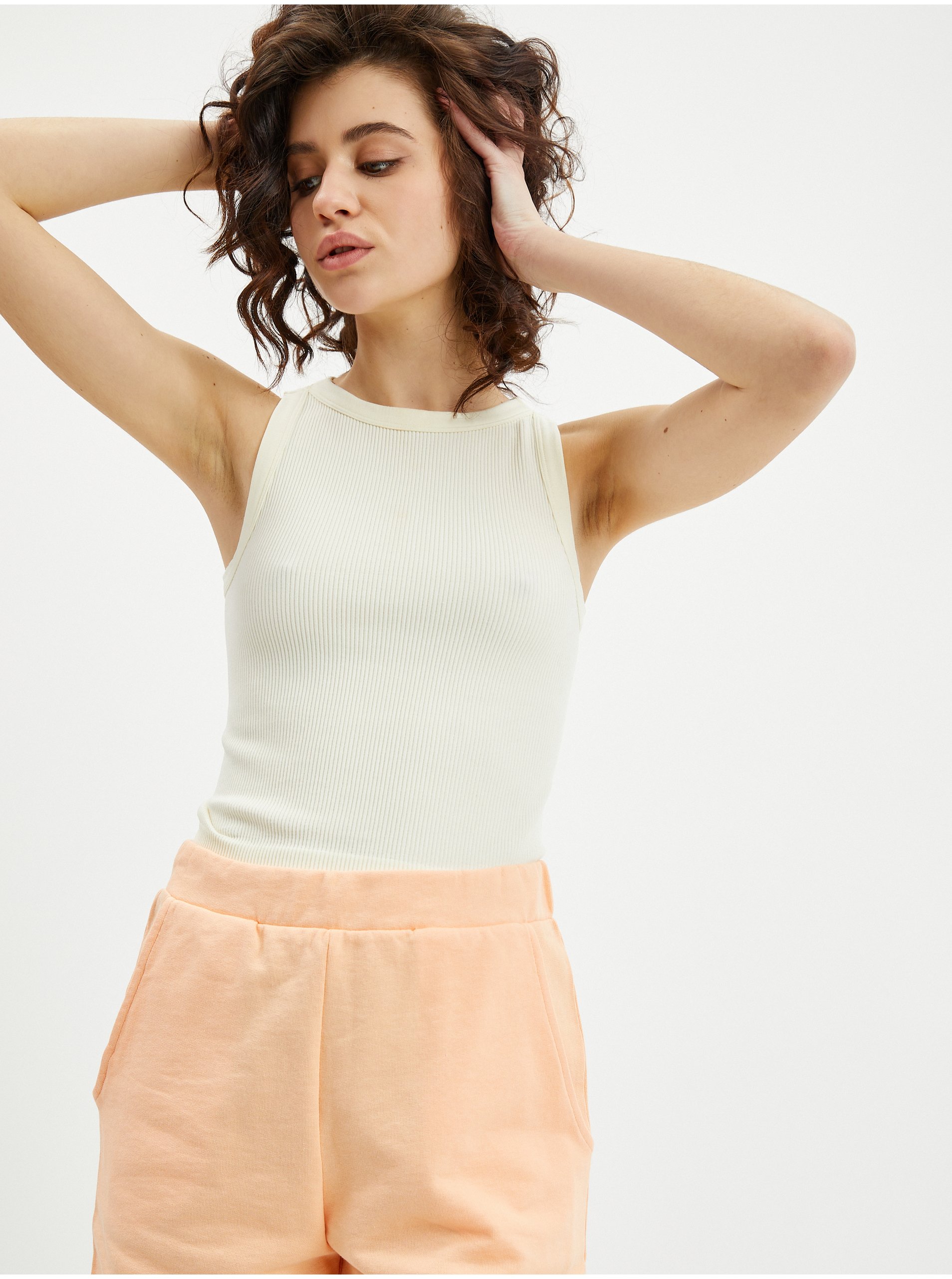 Pantaloni scurti pentru femei ORSAY - oranj