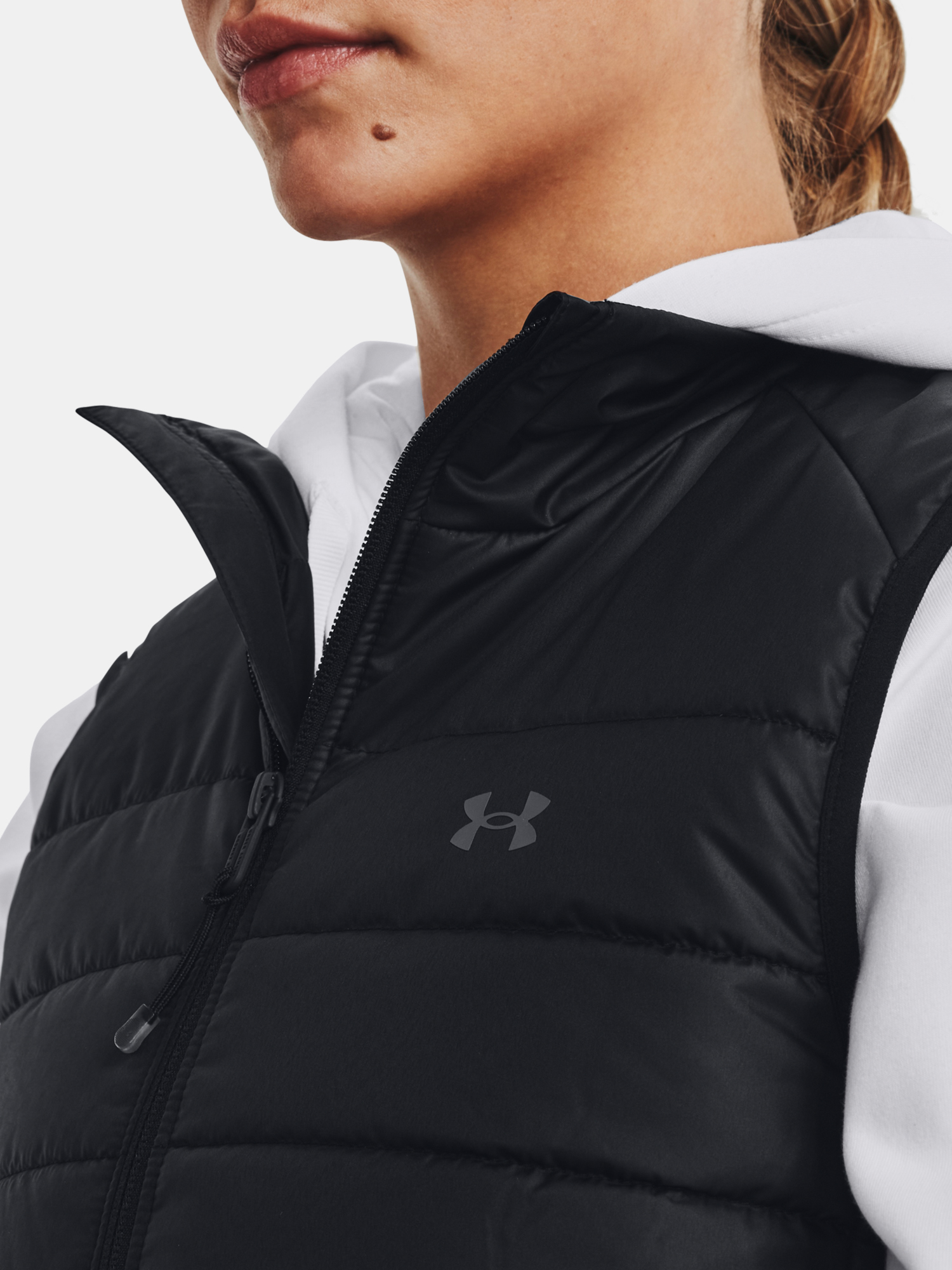 Jachete si tricouri pentru femei Under Armour - negru