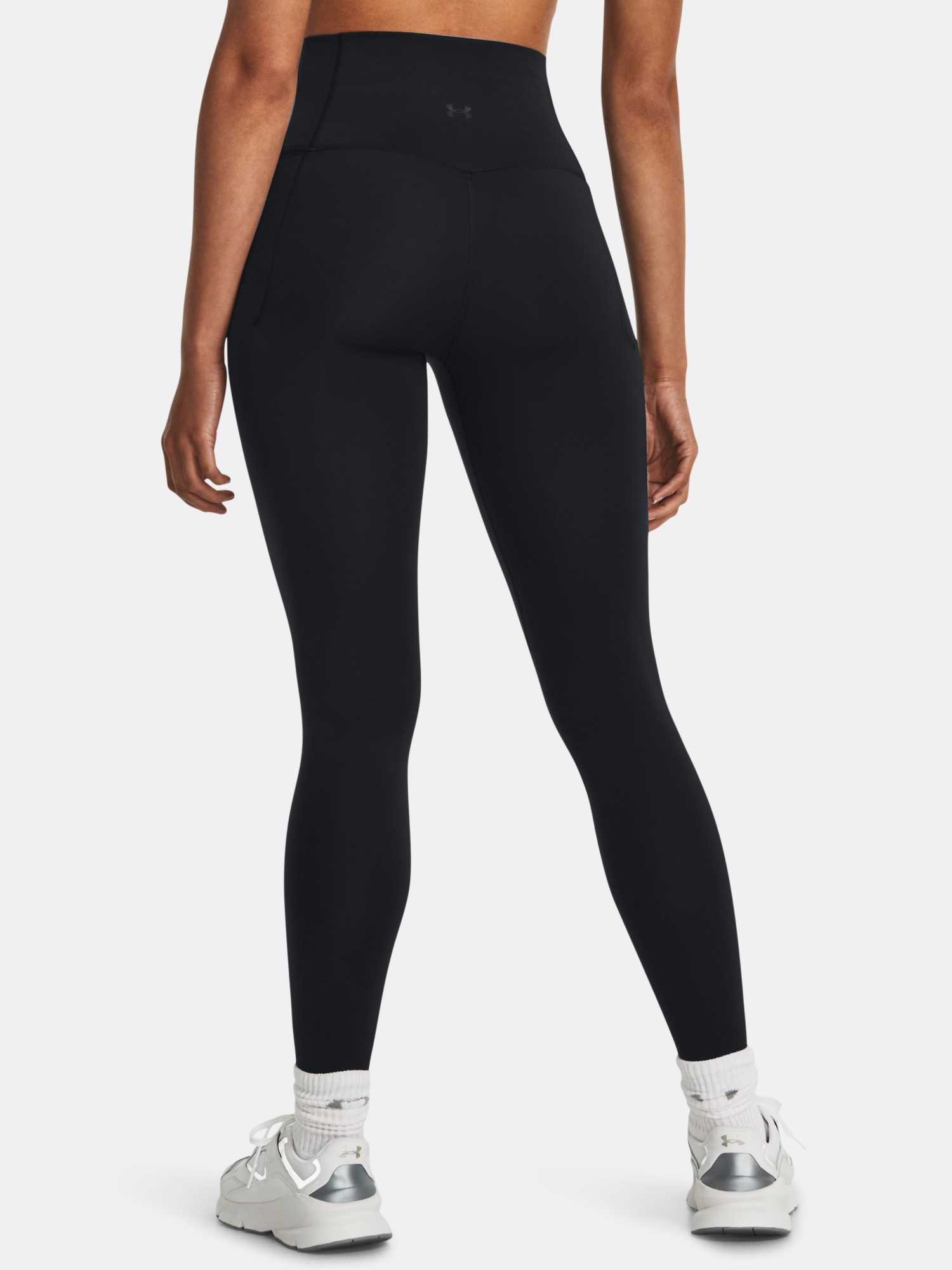 Pantaloni si pantaloni scurti pentru femei Under Armour - negru