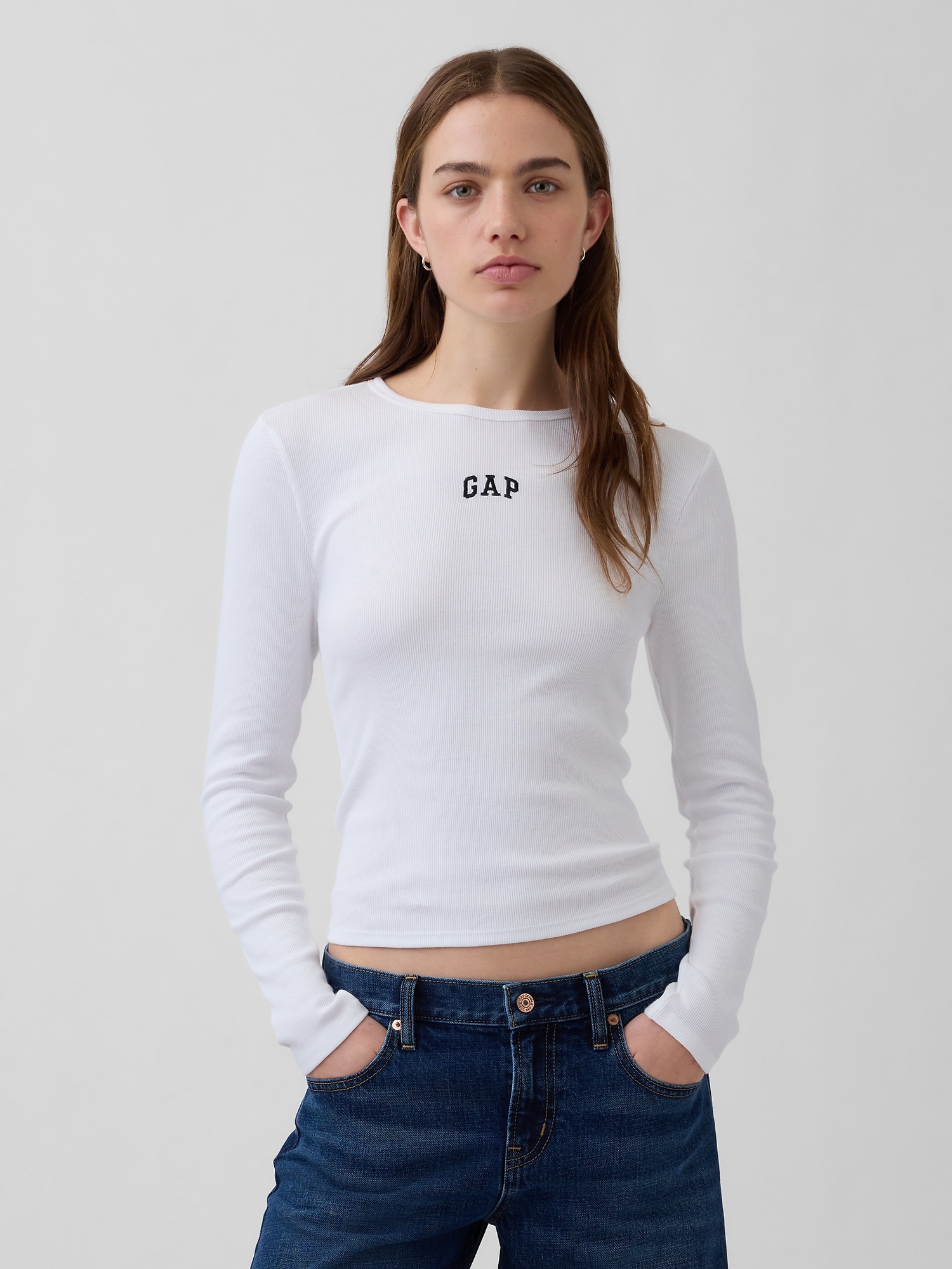 Тениска с оребрено лого на GAP