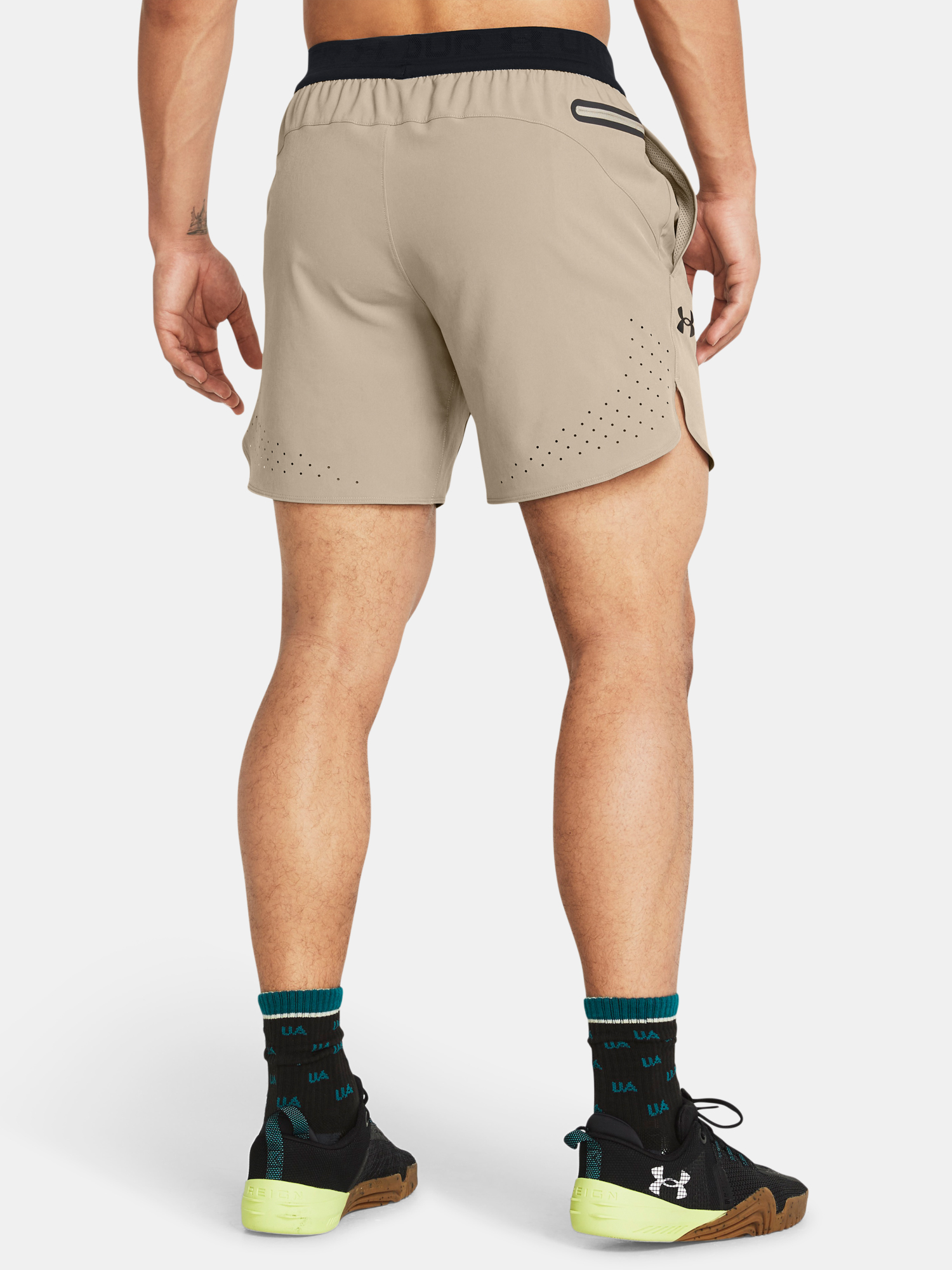 Pantaloni scurti pentru barbati Under Armour - maro deschis