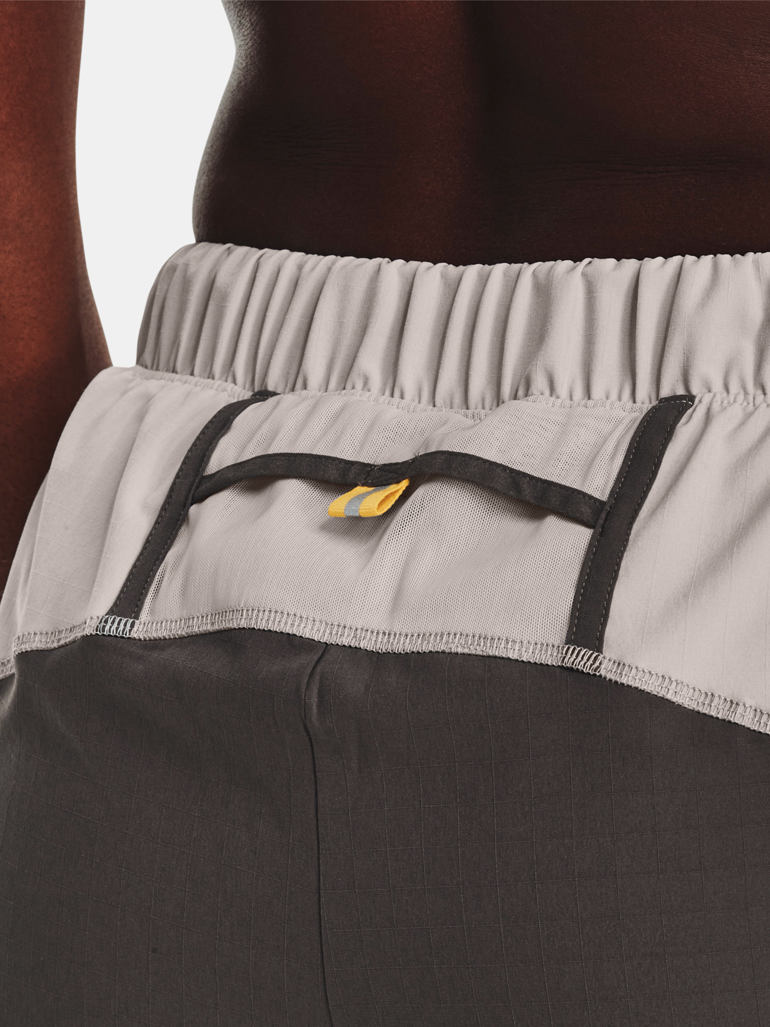 Pantaloni si pantaloni scurti pentru femei Under Armour - gri, gri inchis