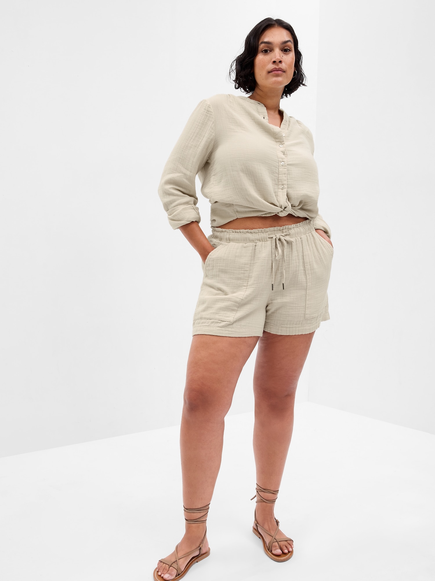 Pantaloni scurti pentru femei GAP - bej