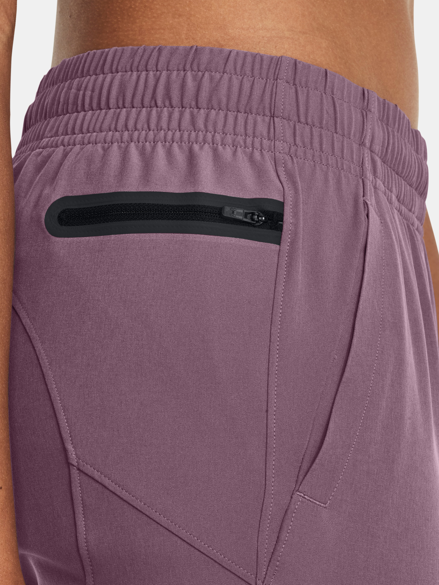 Pantaloni si pantaloni scurti pentru femei Under Armour - mov