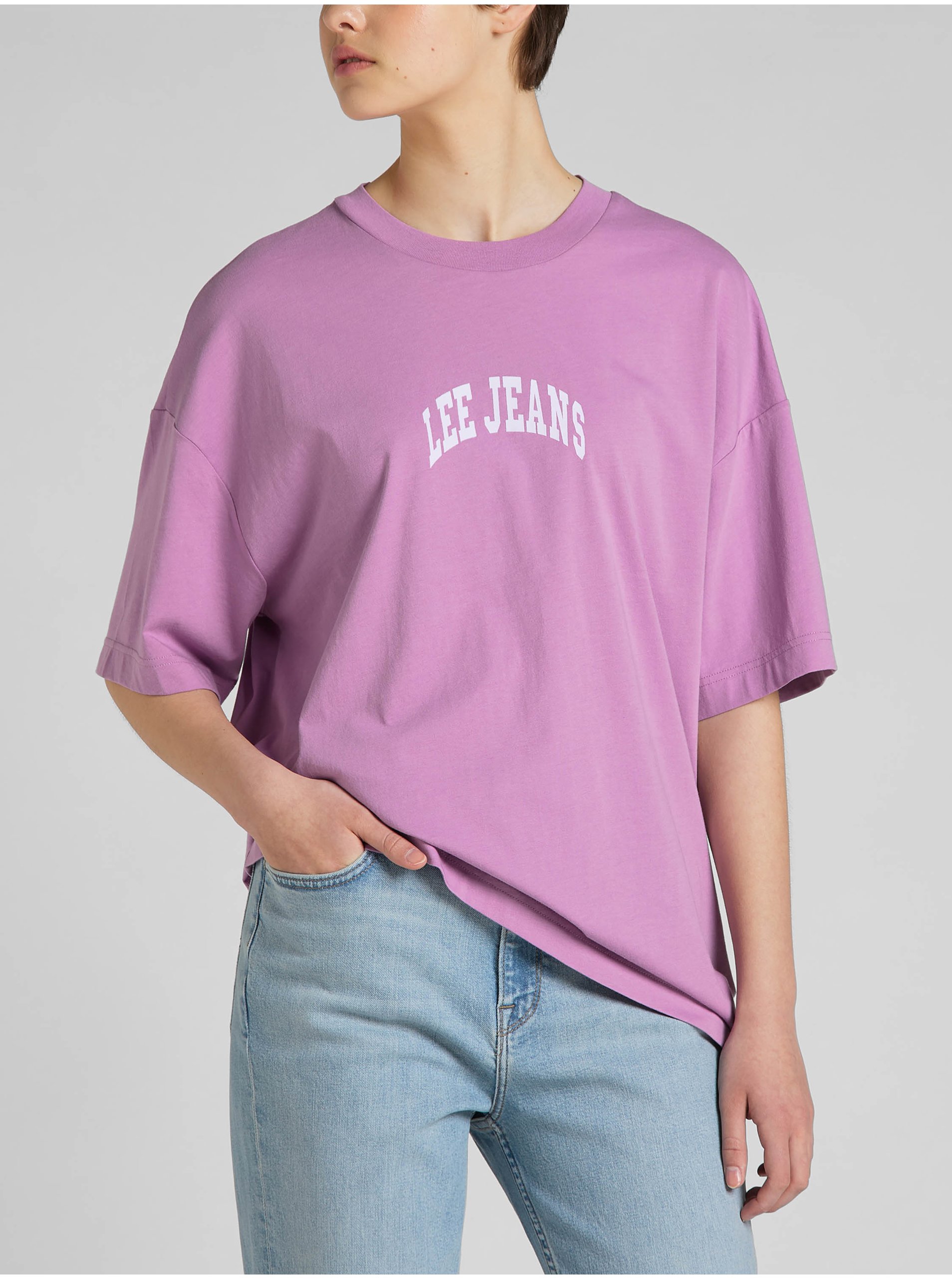 Levně Růžové dámské oversize tričko Lee - Dámské