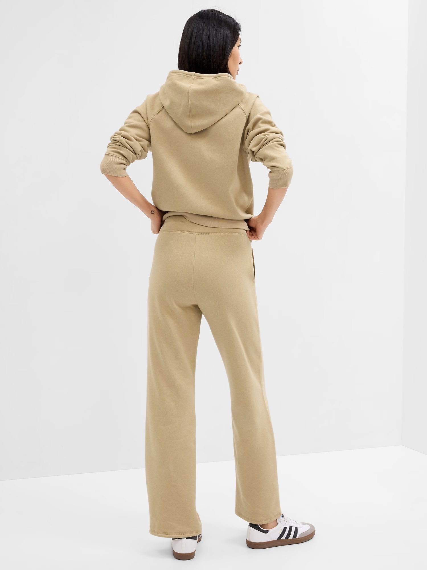 Pantaloni sport pentru femei GAP - maro deschis