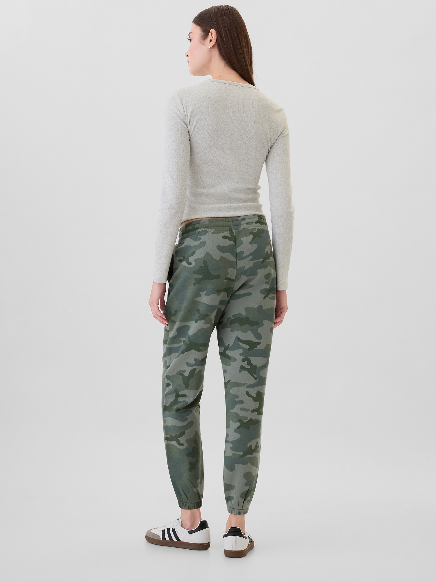 Pantaloni sport pentru femei GAP - verde