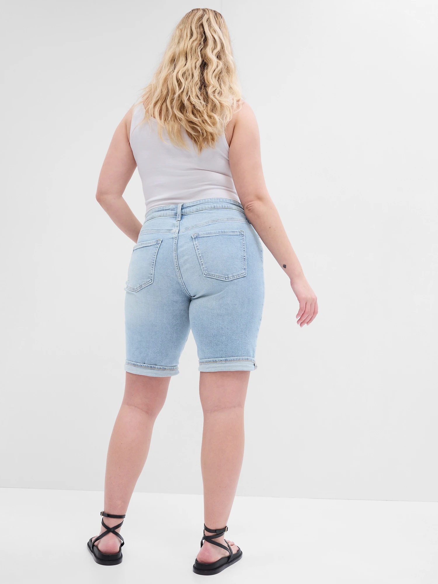 Pantaloni scurti pentru femei GAP - albastru deschis