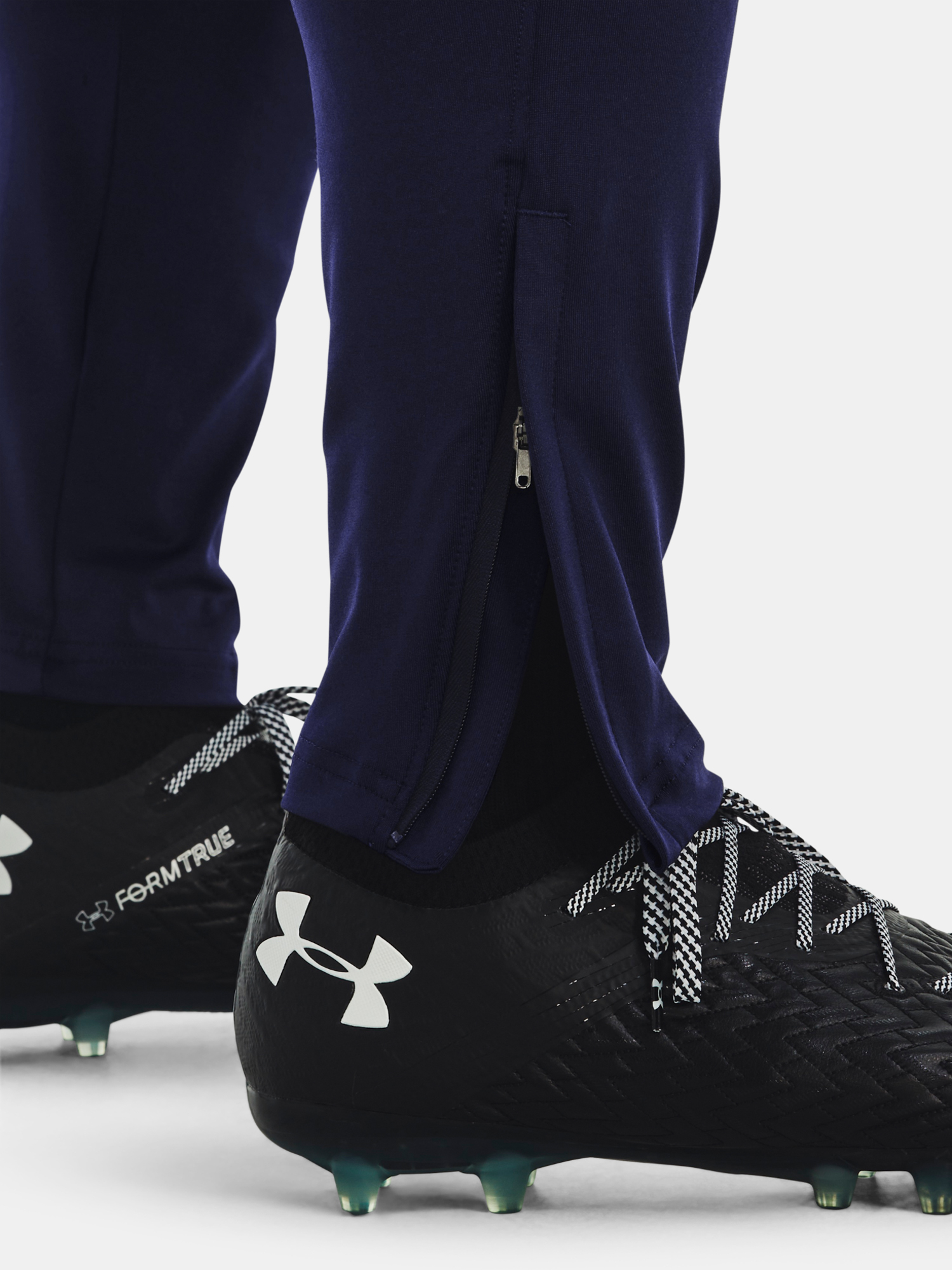 Pantaloni si pantaloni scurti pentru barbati Under Armour - albastru inchis