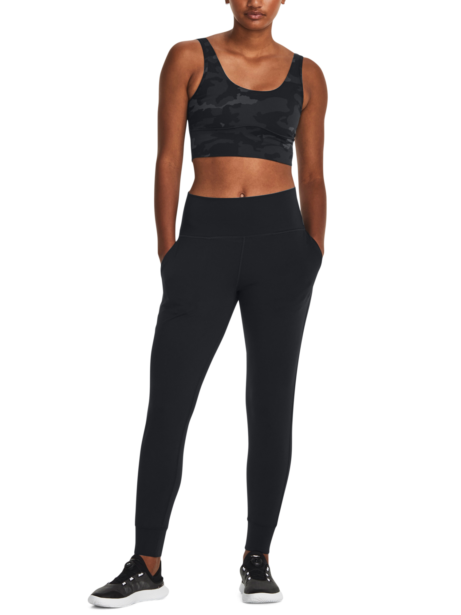 Pantaloni si pantaloni scurti pentru femei Under Armour - negru