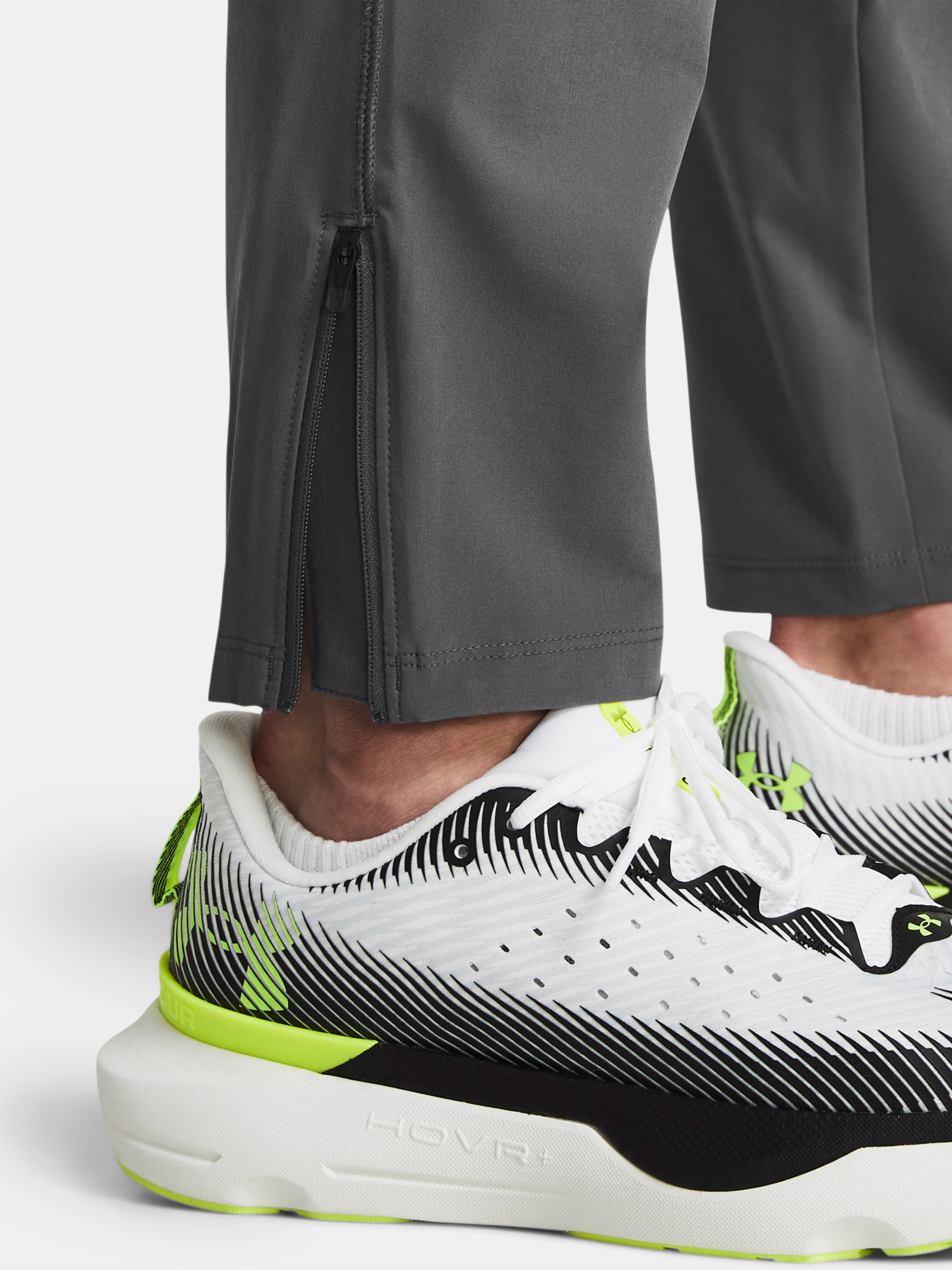 Pantaloni si pantaloni scurti pentru barbati Under Armour - gri
