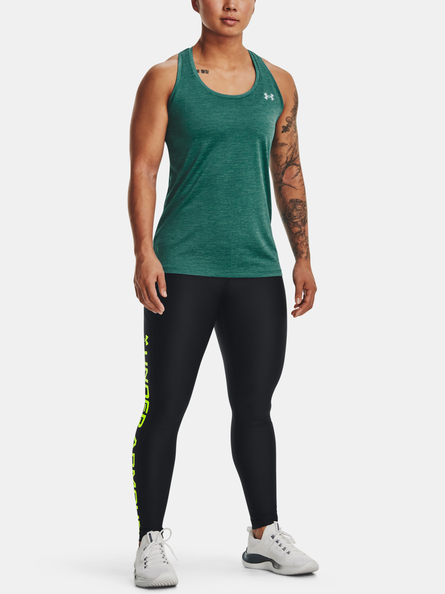 Pantaloni si pantaloni scurti pentru femei Under Armour - negru