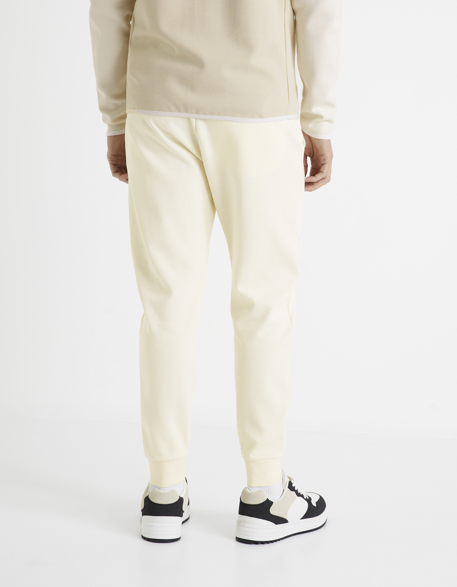 Pantaloni si pantaloni scurti pentru barbati Celio - crem