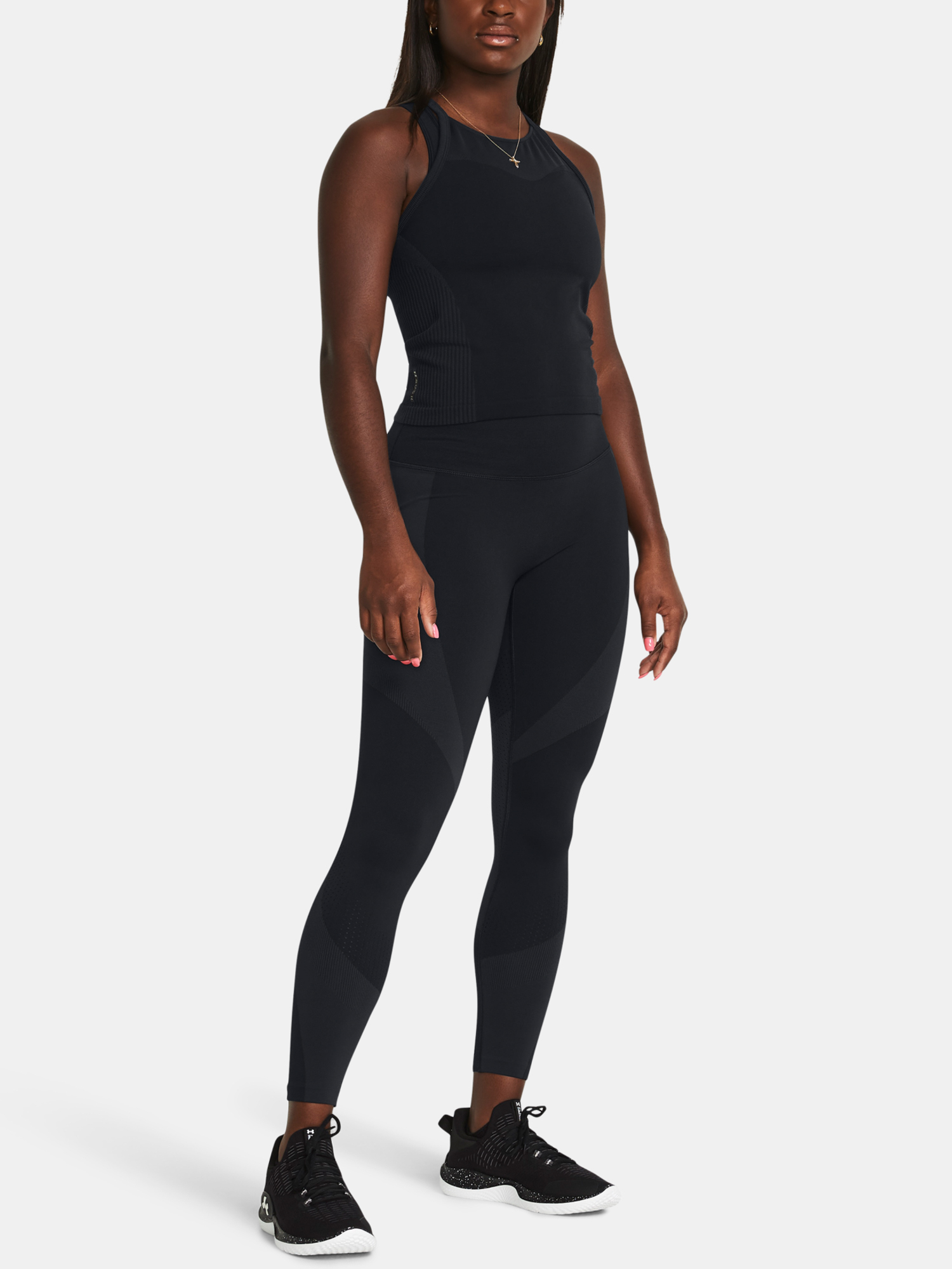 Topuri si tricouri pentru femei Under Armour - negru