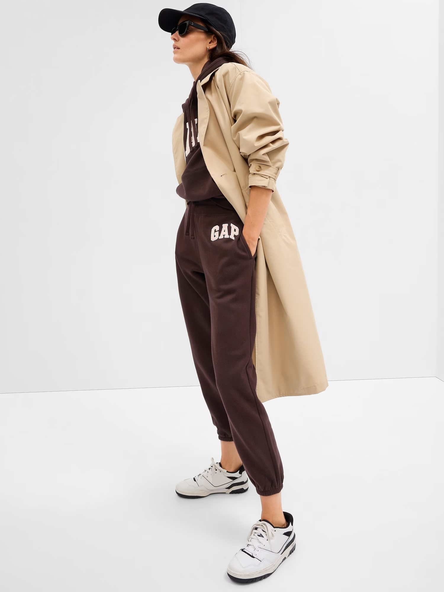 Pantaloni si pantaloni scurti pentru femei GAP - maro