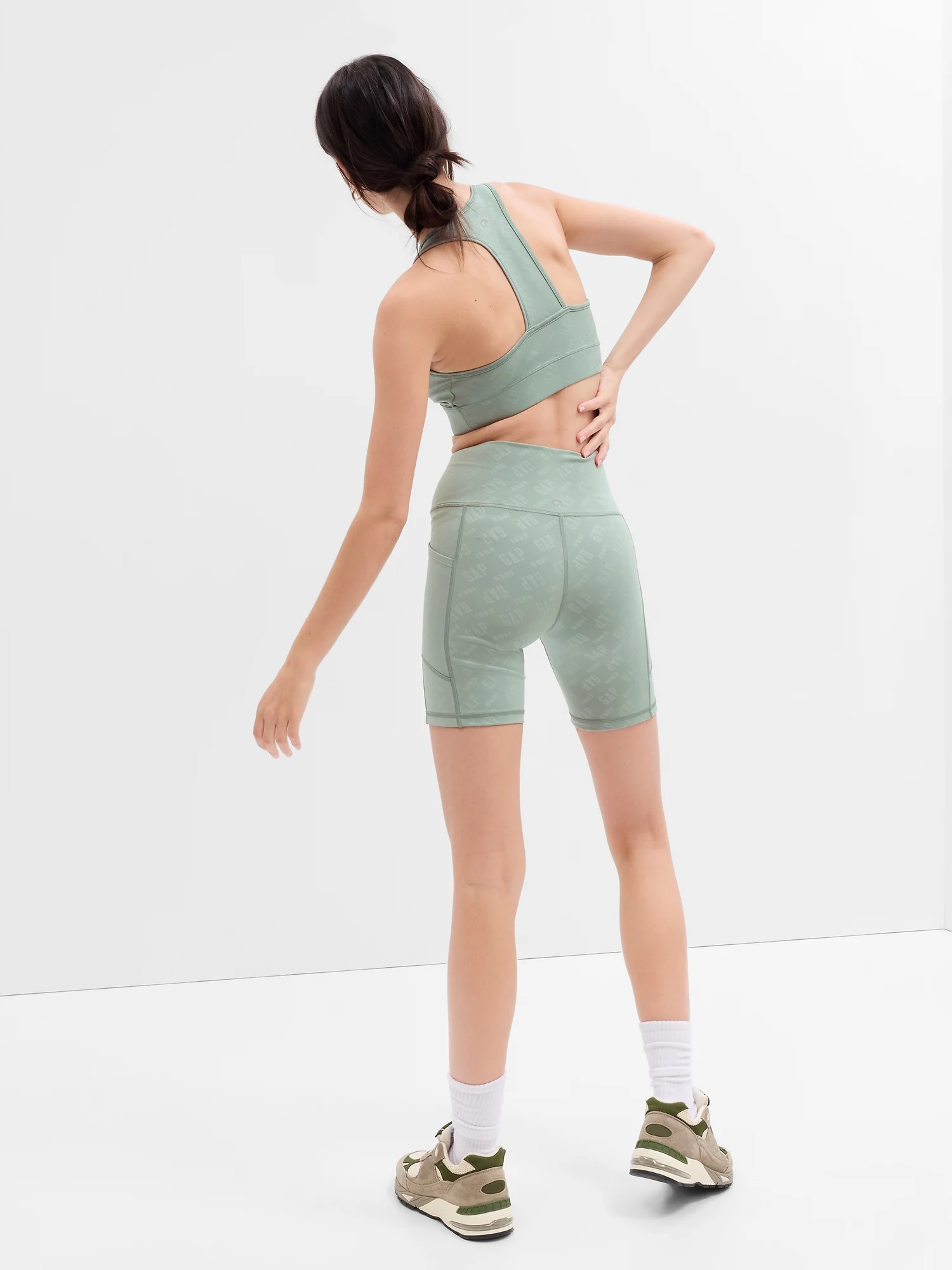 Pantaloni si pantaloni scurti pentru femei GAP - verde deschis