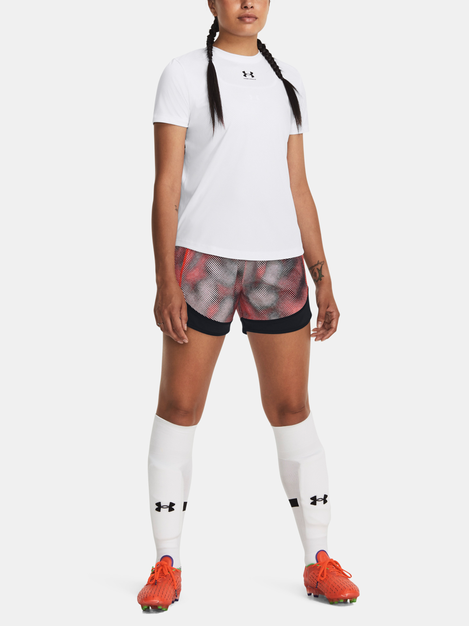 Pantaloni si pantaloni scurti pentru femei Under Armour - rosu, negru, alb