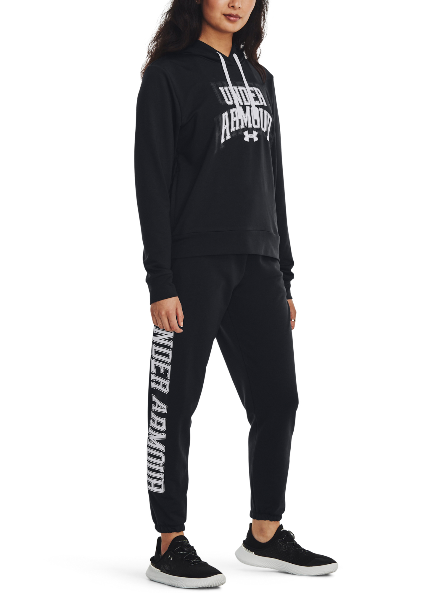 Pantaloni si pantaloni scurti pentru femei Under Armour - negru