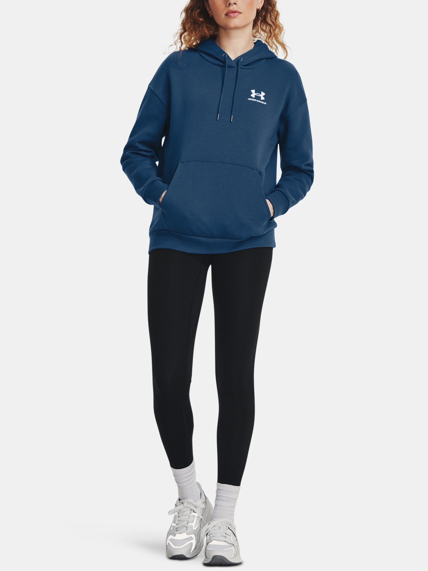 Jachete si tricouri pentru femei Under Armour - albastru inchis