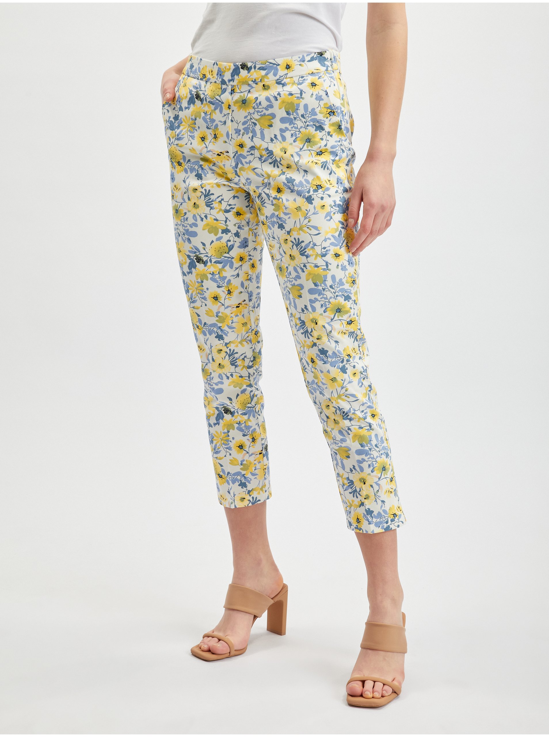 Levně Orsay Žluto-bílé dámské zkrácené květované kalhoty - Dámské