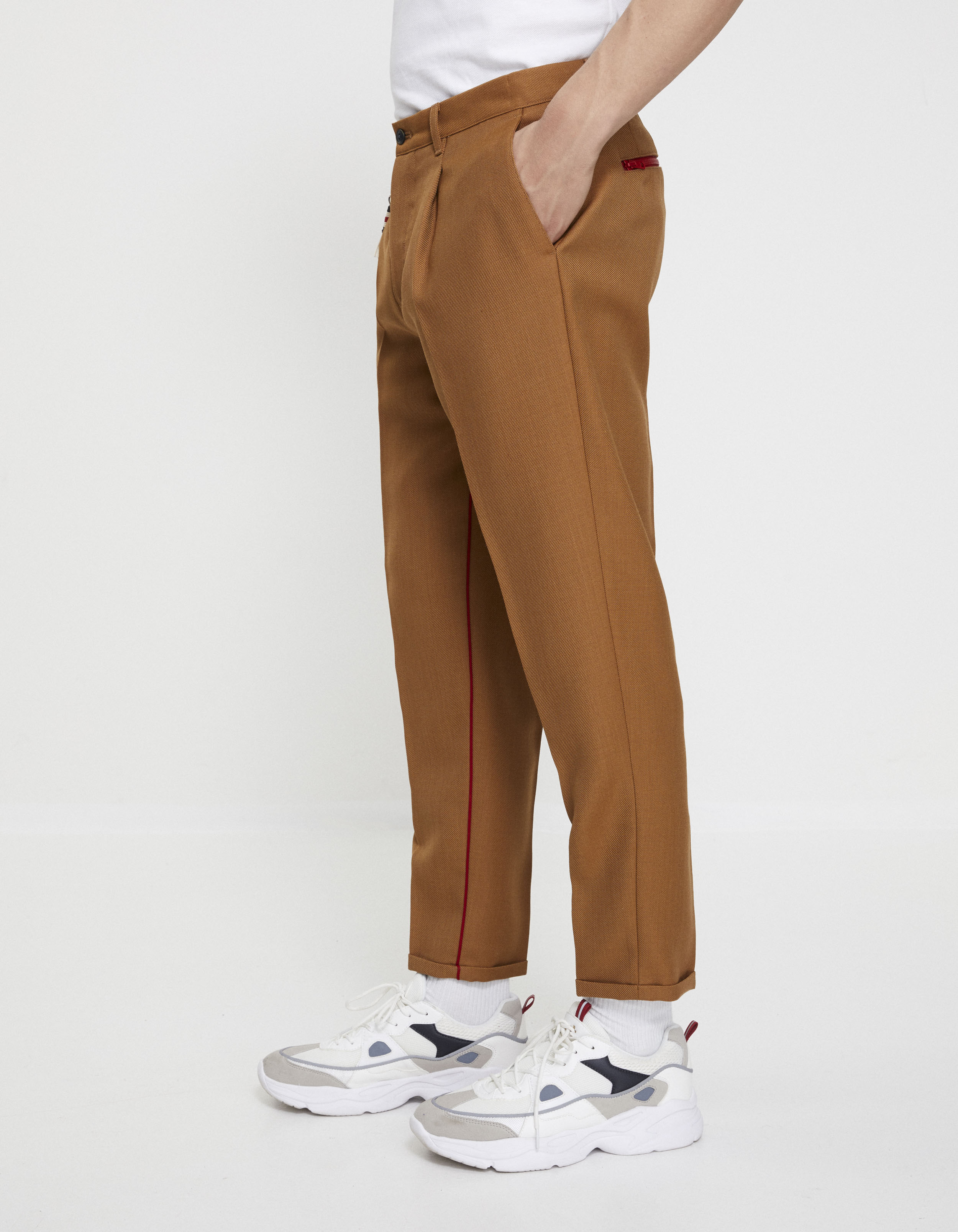 Pantaloni barbati, Celio Brown