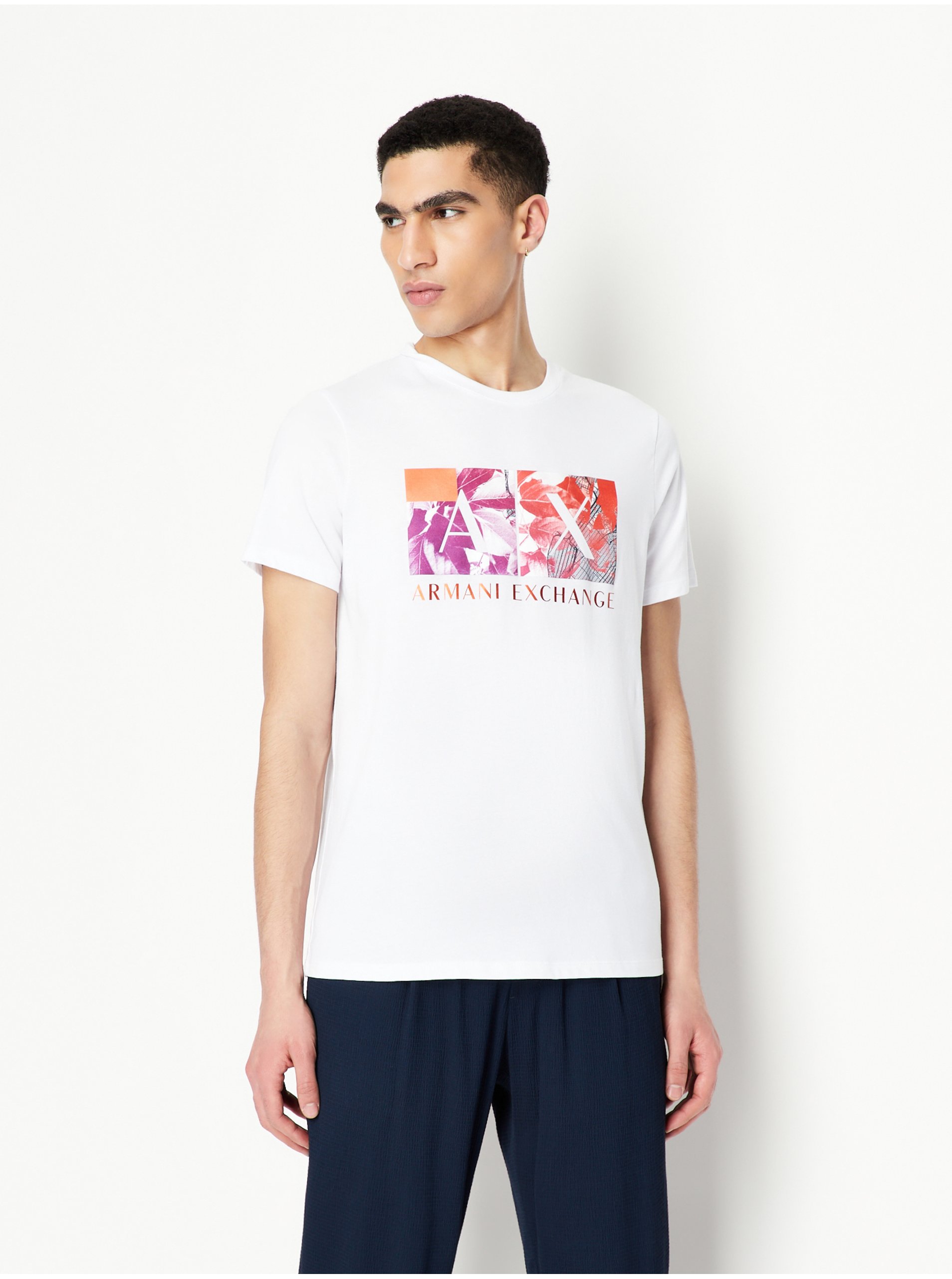 Levně Bílé pánské tričko Armani Exchange - Pánské