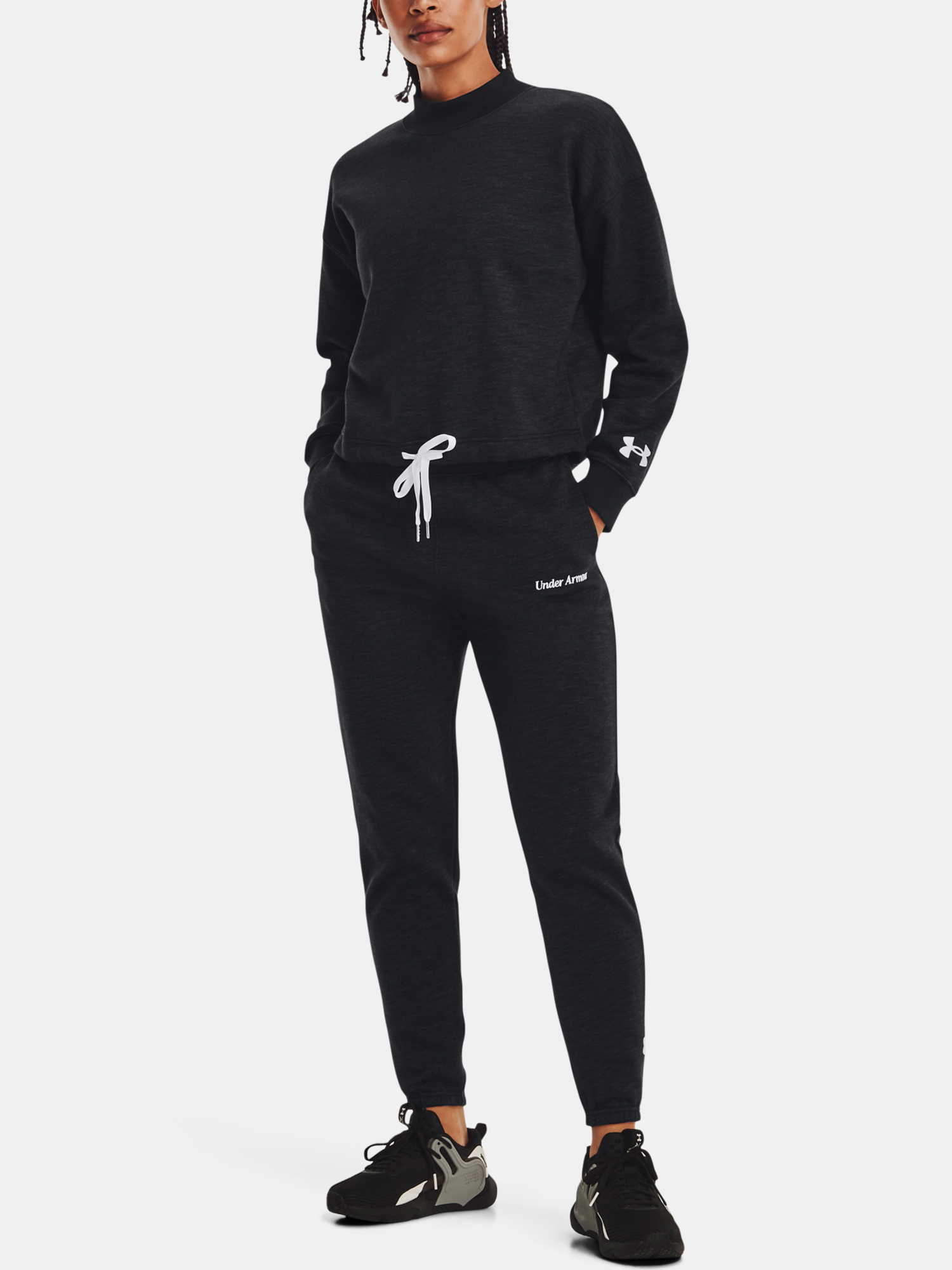 Pantaloni si pantaloni scurti pentru femei Under Armour - negru