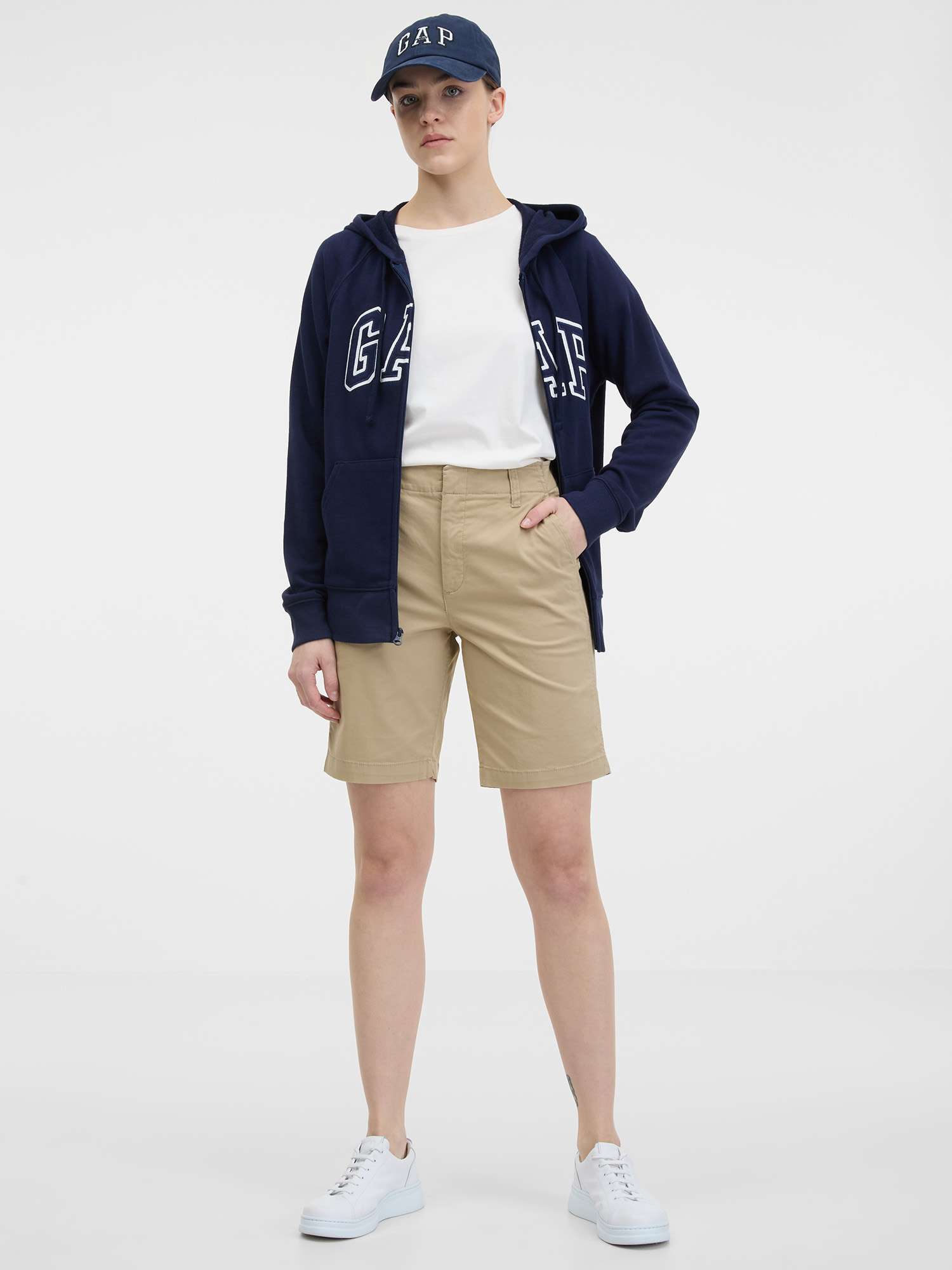 Pantaloni scurti pentru femei GAP - bej