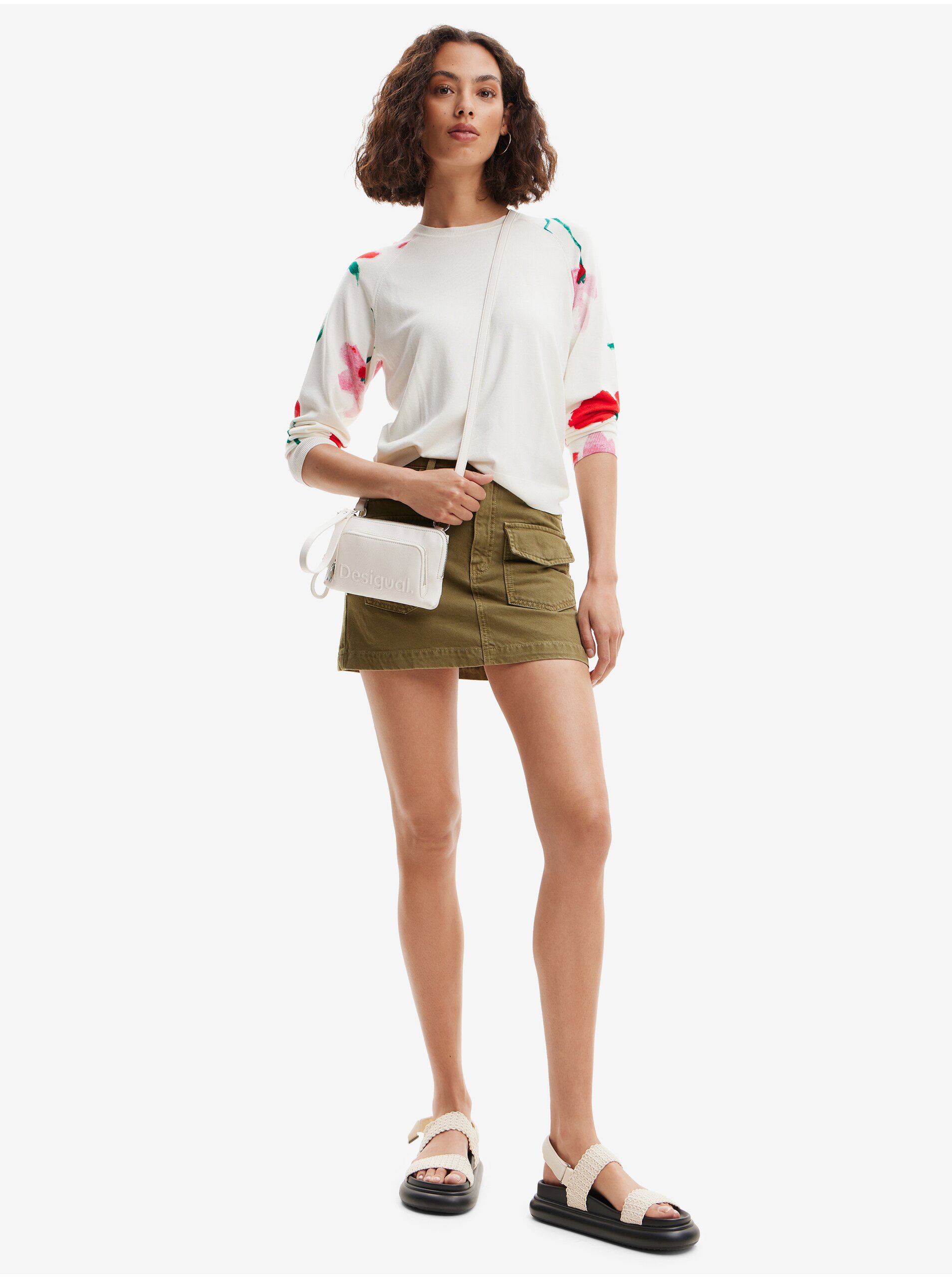 Poseta dama, DESIGUAL