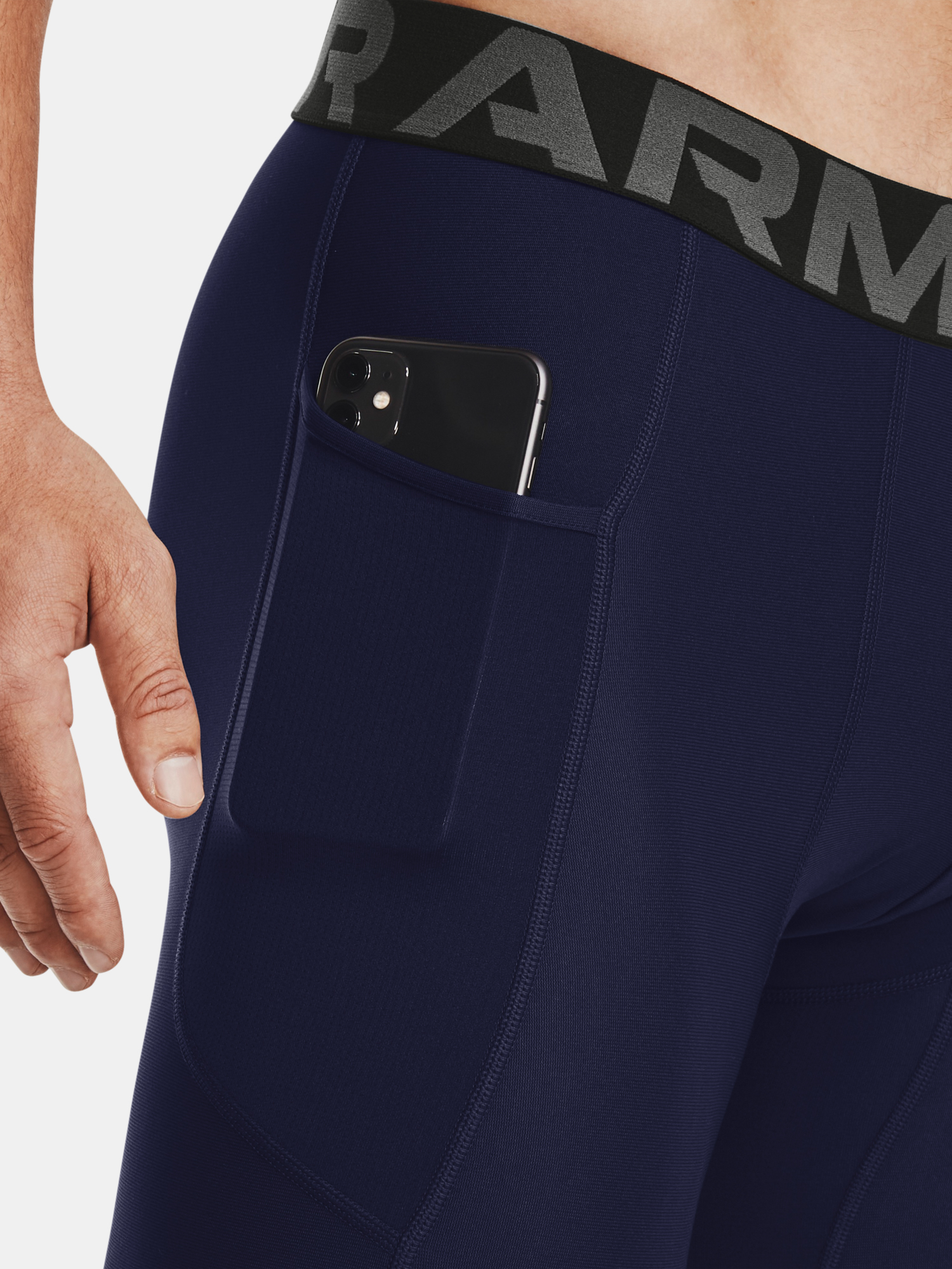 Pantaloni si pantaloni scurti pentru barbati Under Armour - albastru