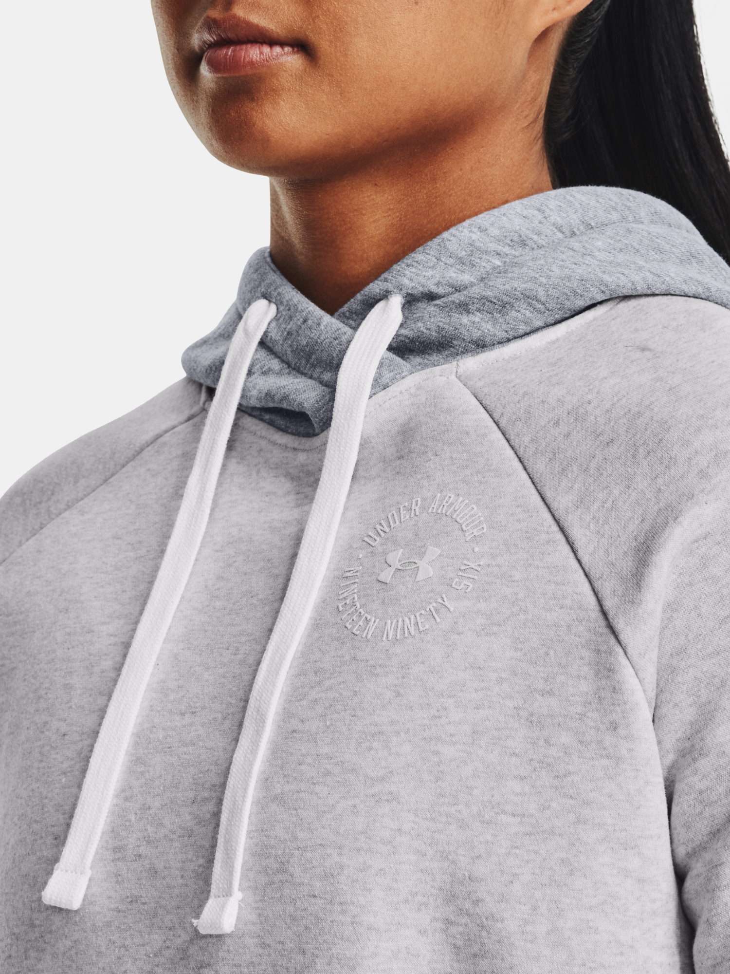 Jachete si tricouri pentru femei Under Armour - gri