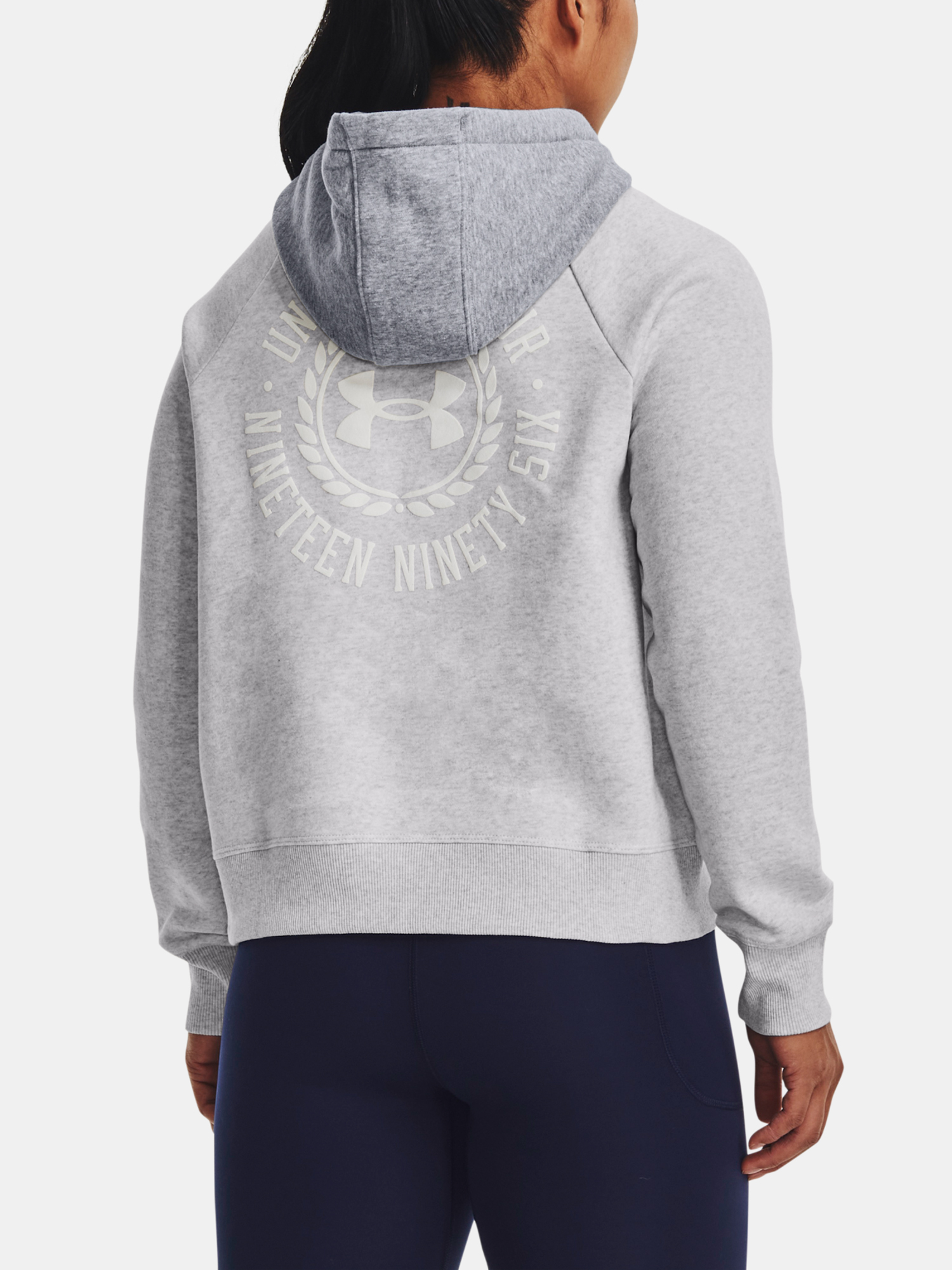 Jachete si tricouri pentru femei Under Armour - gri