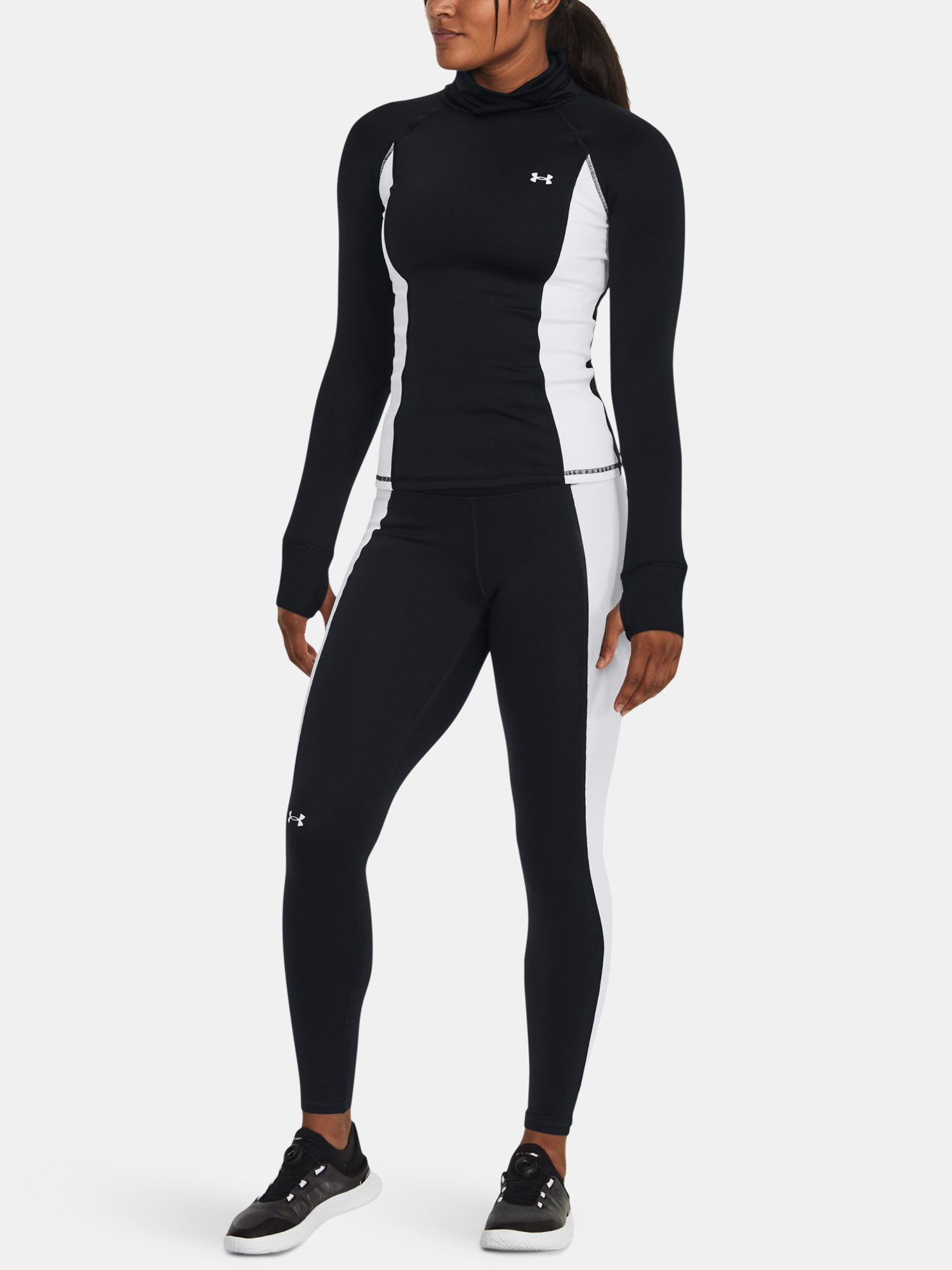 Pantaloni si pantaloni scurti pentru femei Under Armour - negru