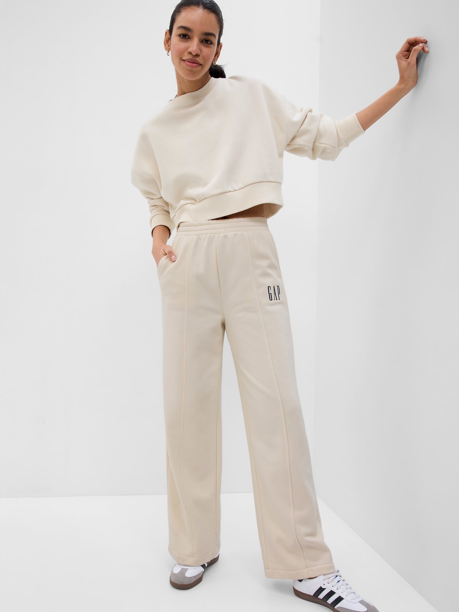 Pantaloni sport pentru femei GAP - bej