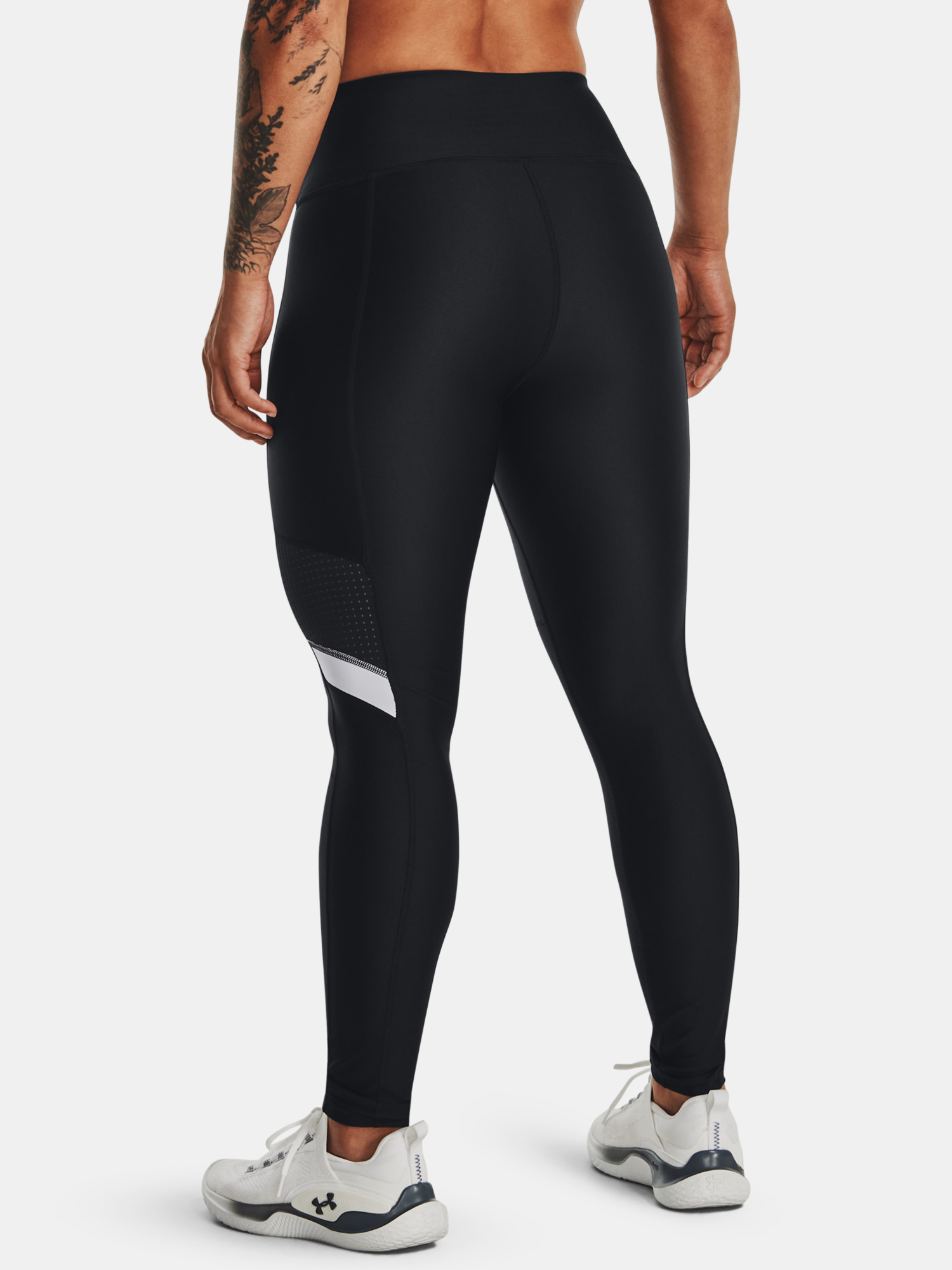 Pantaloni si pantaloni scurti pentru femei Under Armour - negru