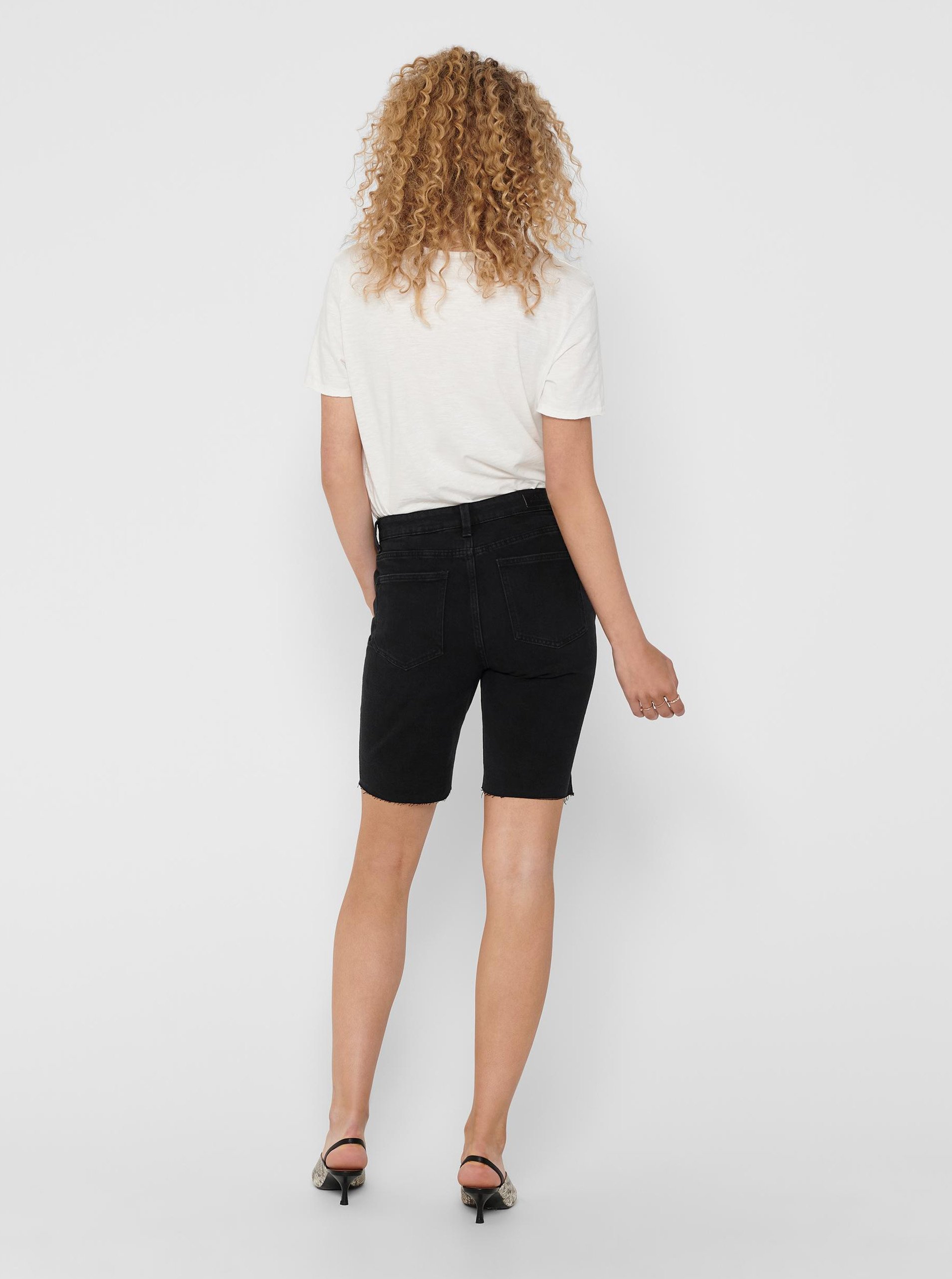 Pantaloni scurti pentru femei ONLY - negru
