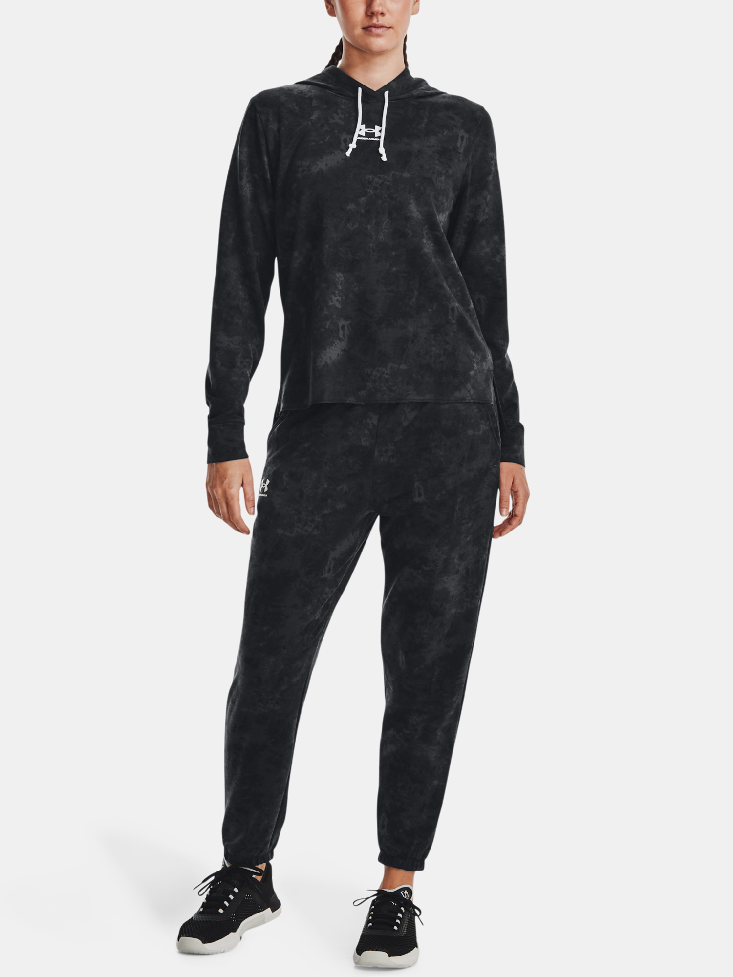Jachete si tricouri pentru femei Under Armour - negru