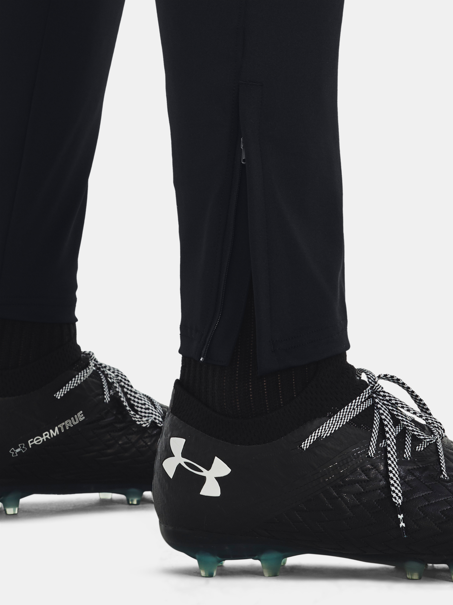 Pantaloni si pantaloni scurti pentru barbati Under Armour - negru, alb