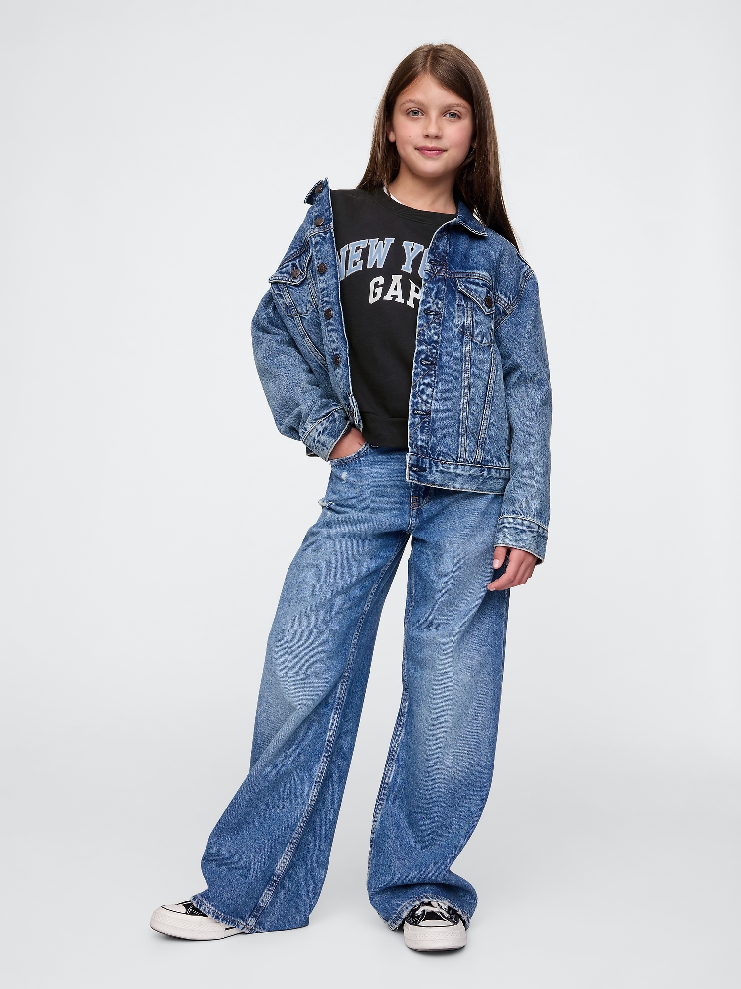 GAP Children&#039;s oversize sweatshirt with logo - Girls
