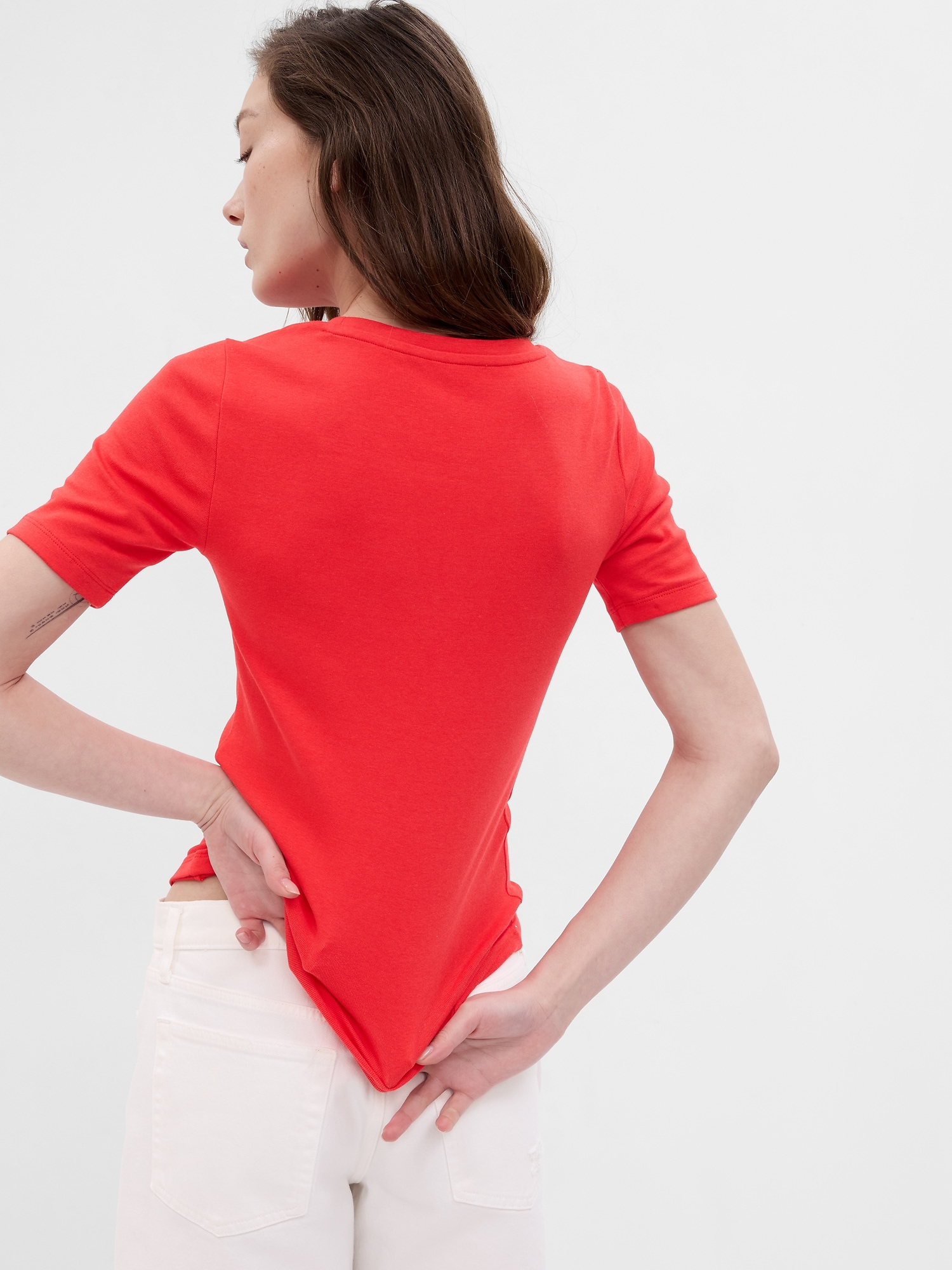 Topuri si tricouri pentru femei GAP - rosu