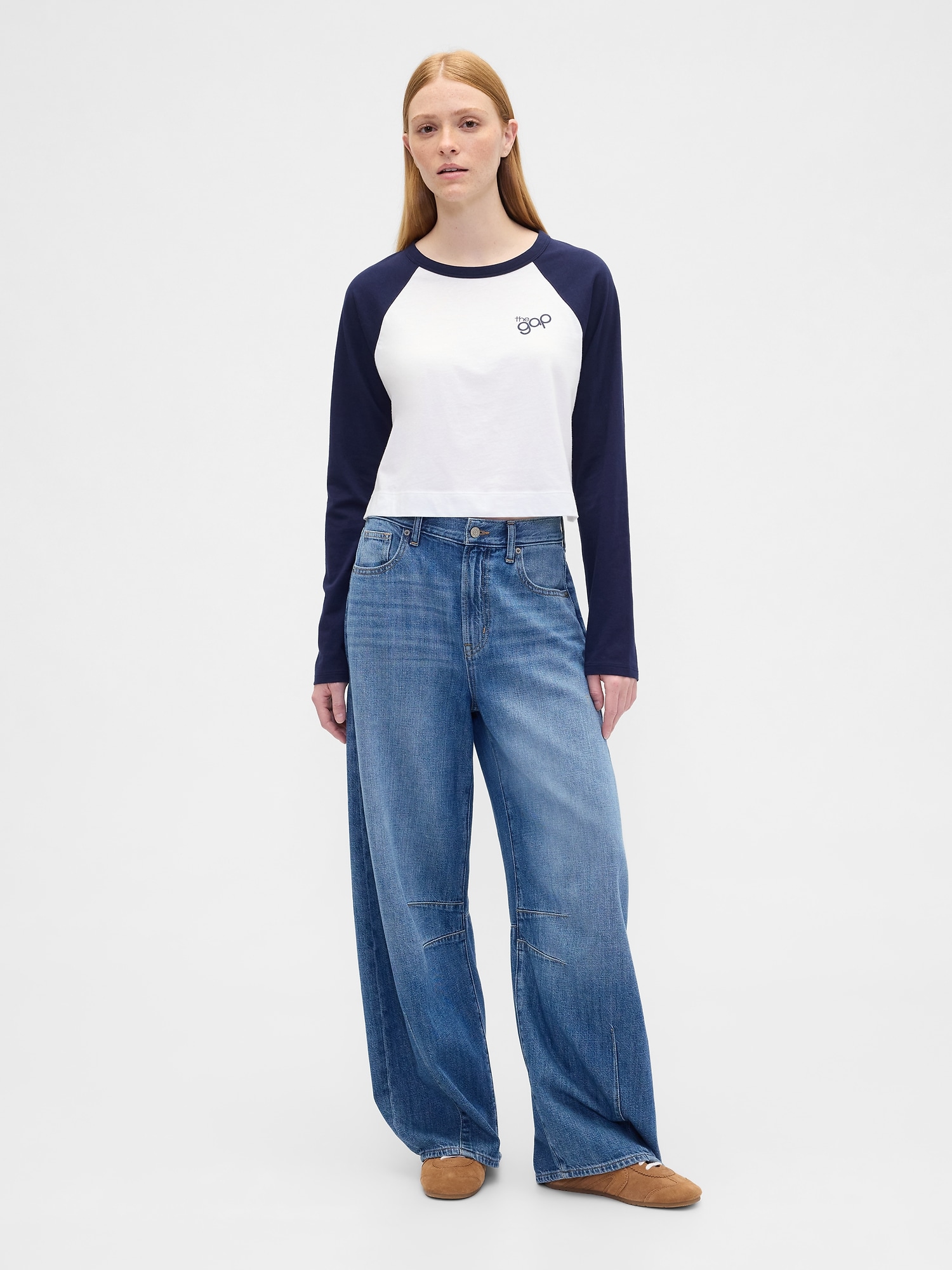 Tricou scurt GAP pentru femei cu logo