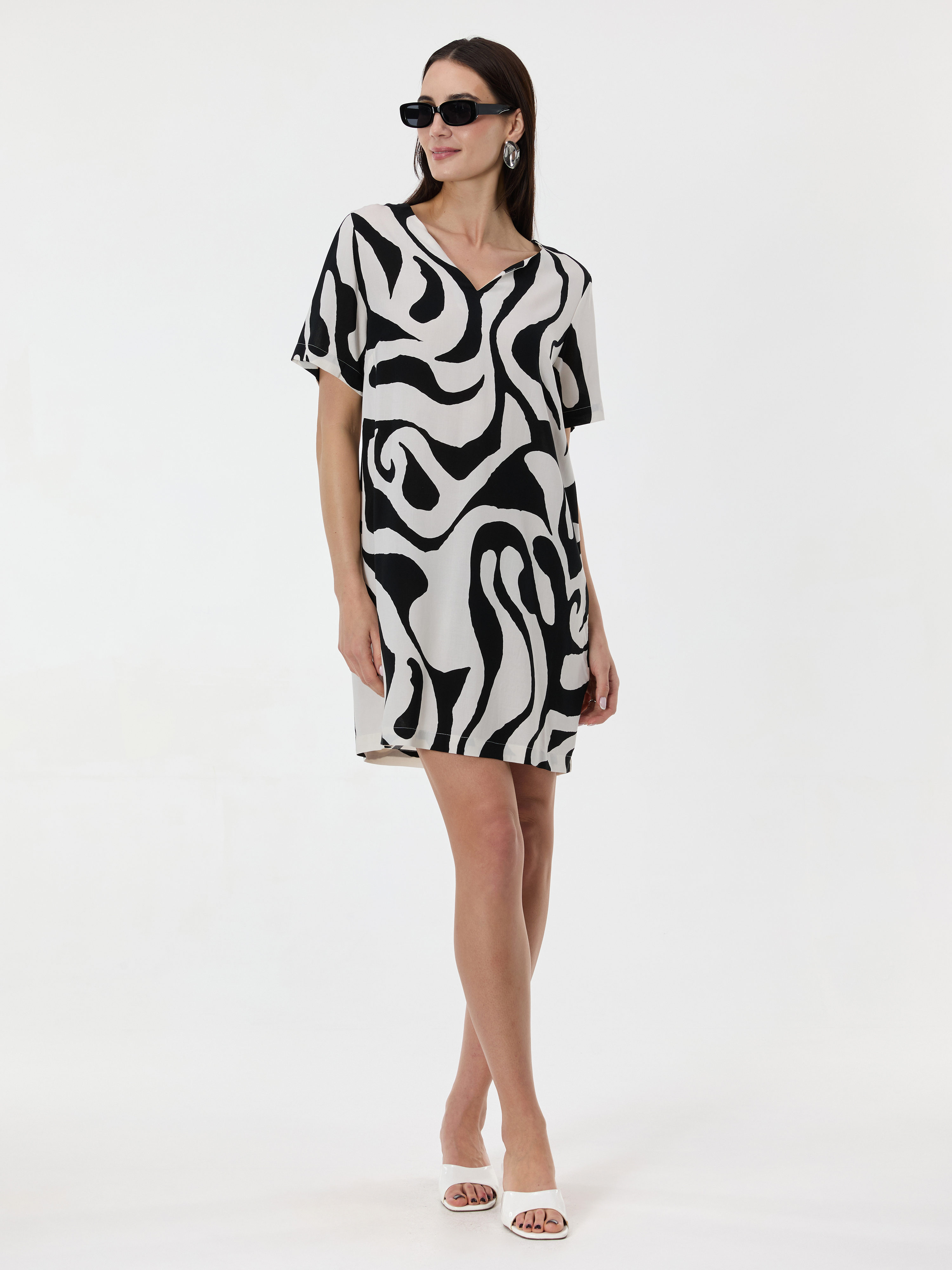 Черна рокля с шарки до коляното ORSAY