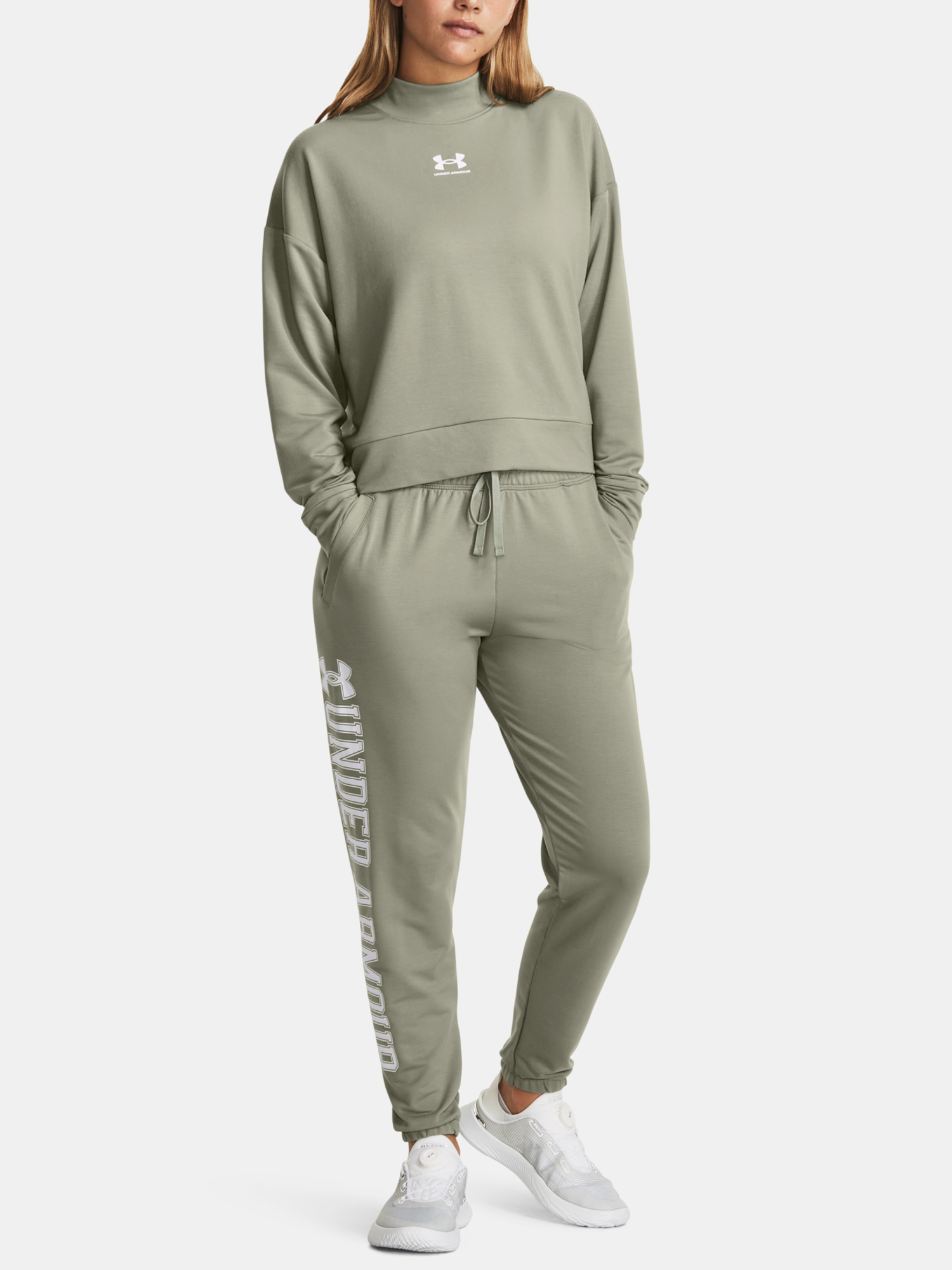Jachete si tricouri pentru femei Under Armour - verde