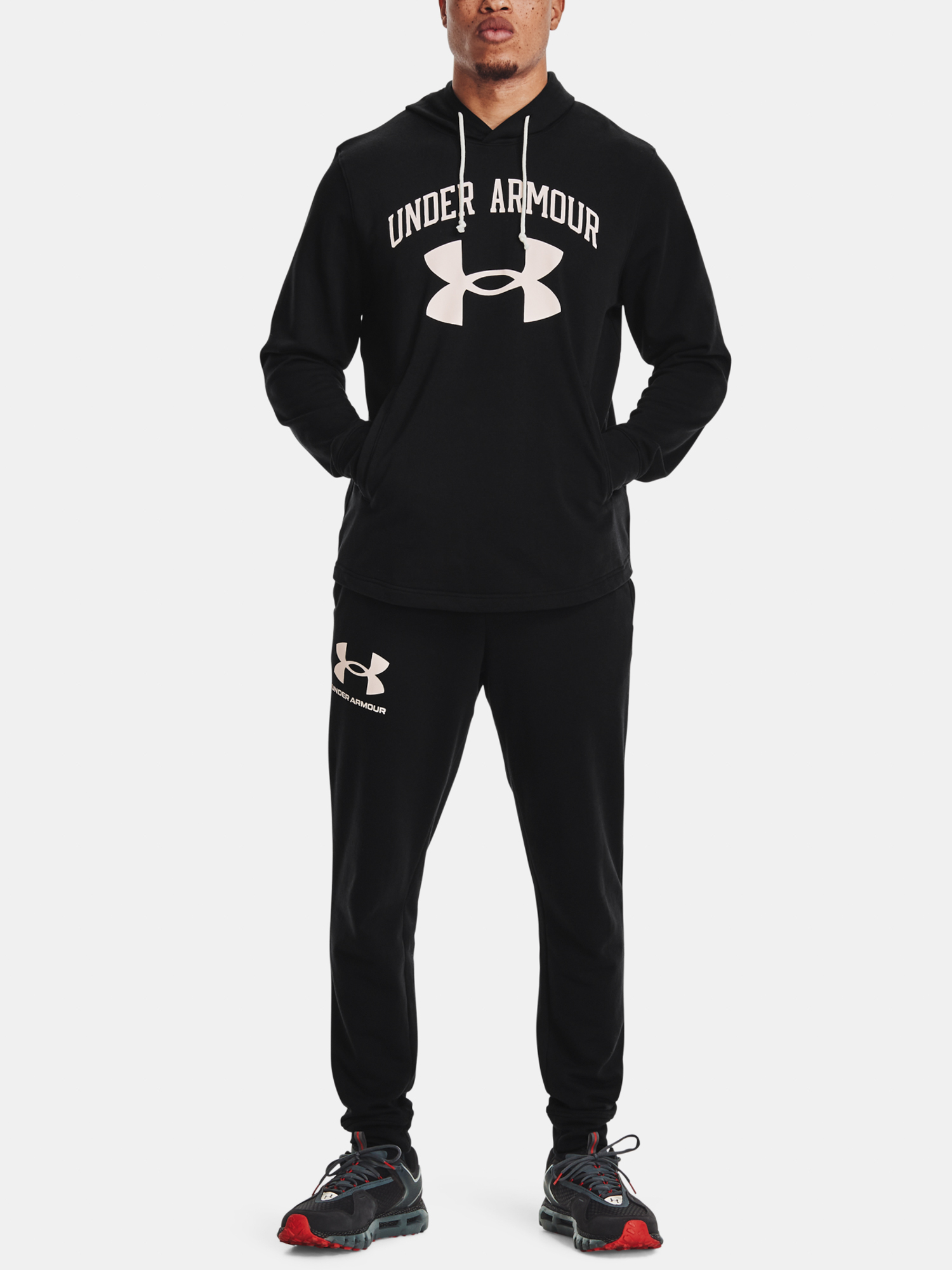 Jachete si tricouri pentru barbati Under Armour