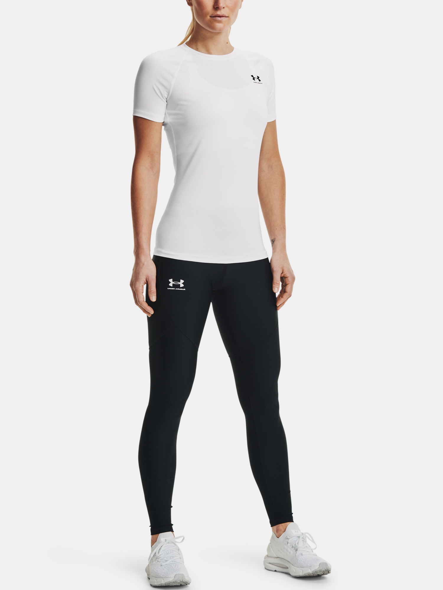 Topuri si tricouri pentru femei Under Armour - alb