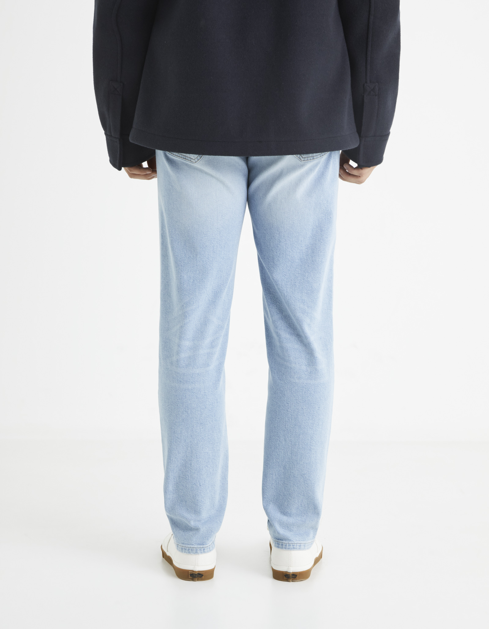 Blugi barbati, Celio
