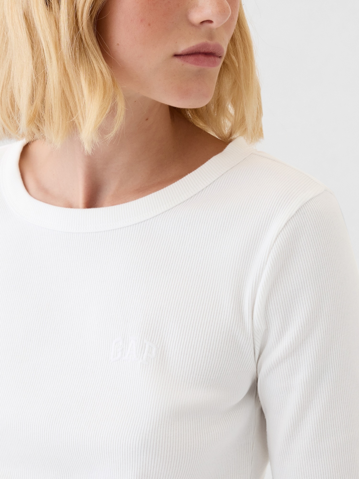 GAP Ribbed T-shirt - Women's
