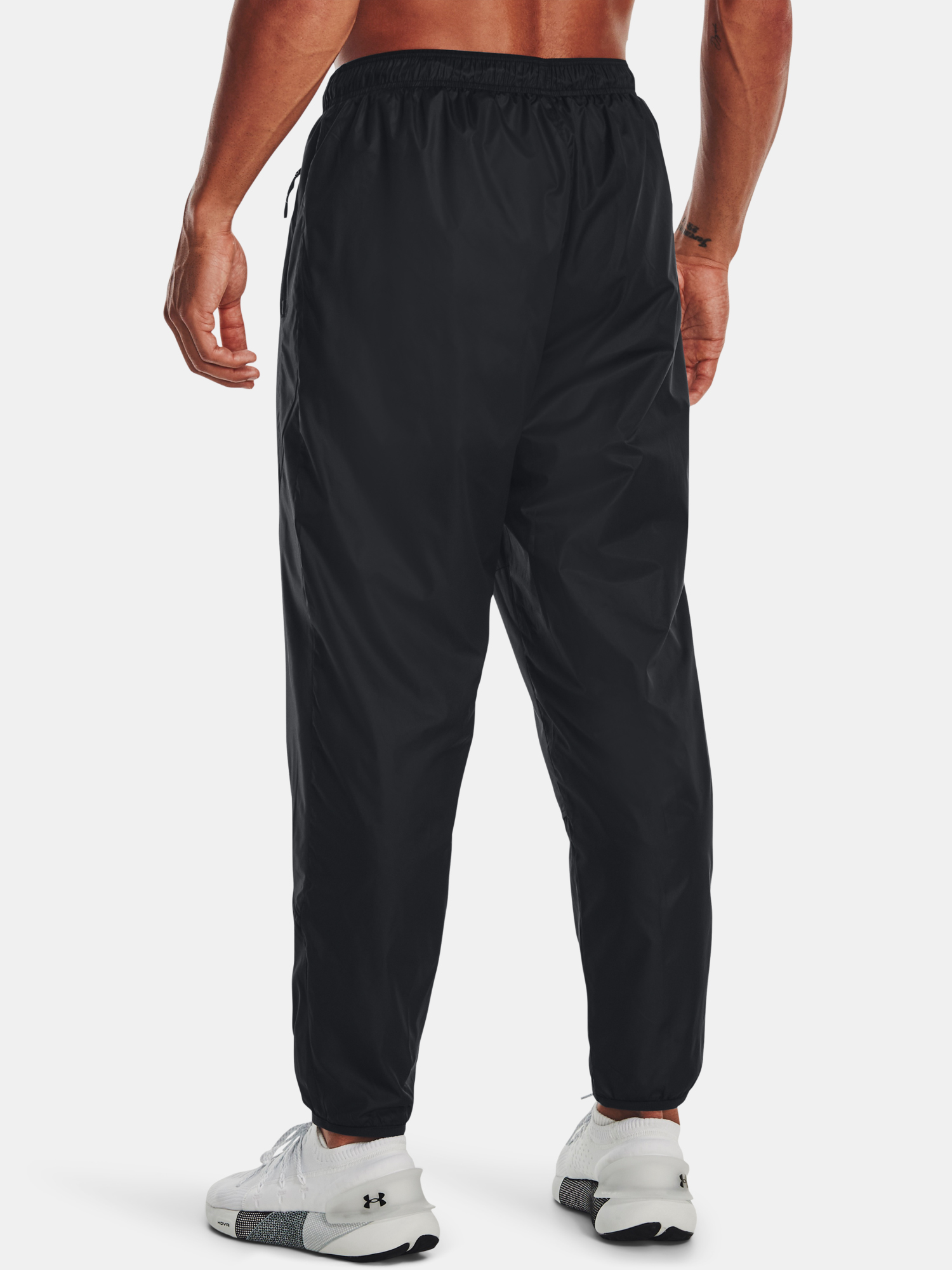 Pantaloni si pantaloni scurti pentru barbati Under Armour - negru