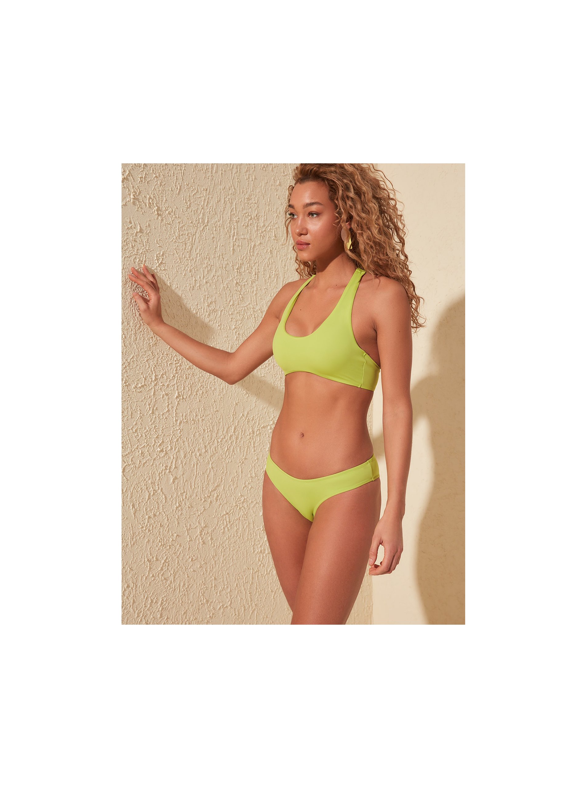 Bikini Dama, Trendyol V Cut