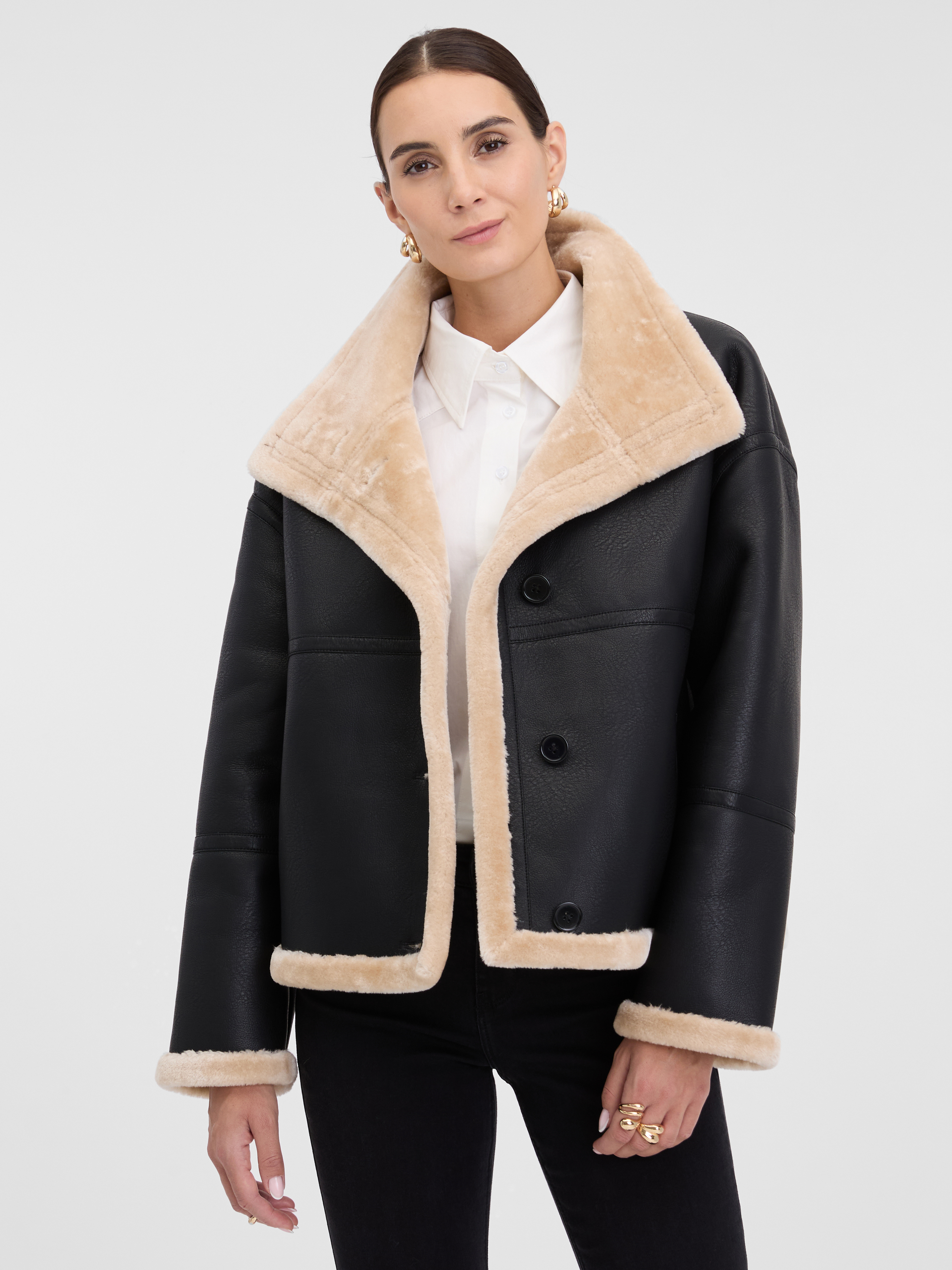 Дамско черно яке от изкуствена кожа с косъм